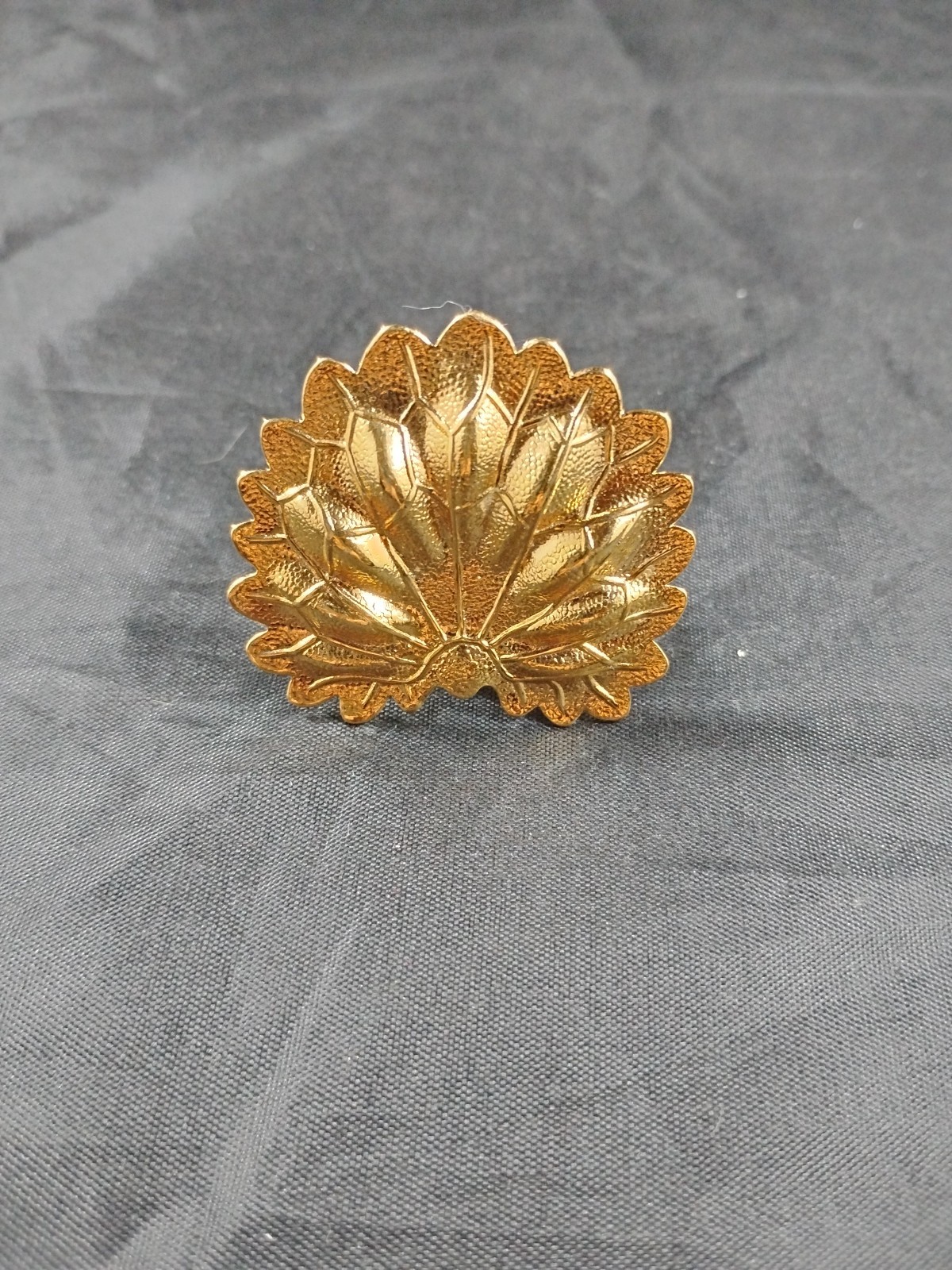 Vintage Scarf Clip 1.5″ Leaf Shape Goldtone Unsigned 1960-1970