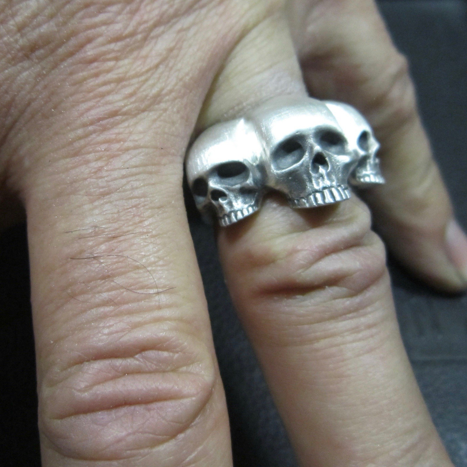 MJG STERLING SILVER TRINITY 3 SKULL RING. LAB CREATED RUBY EYES. BIKER. SZ 10.5.