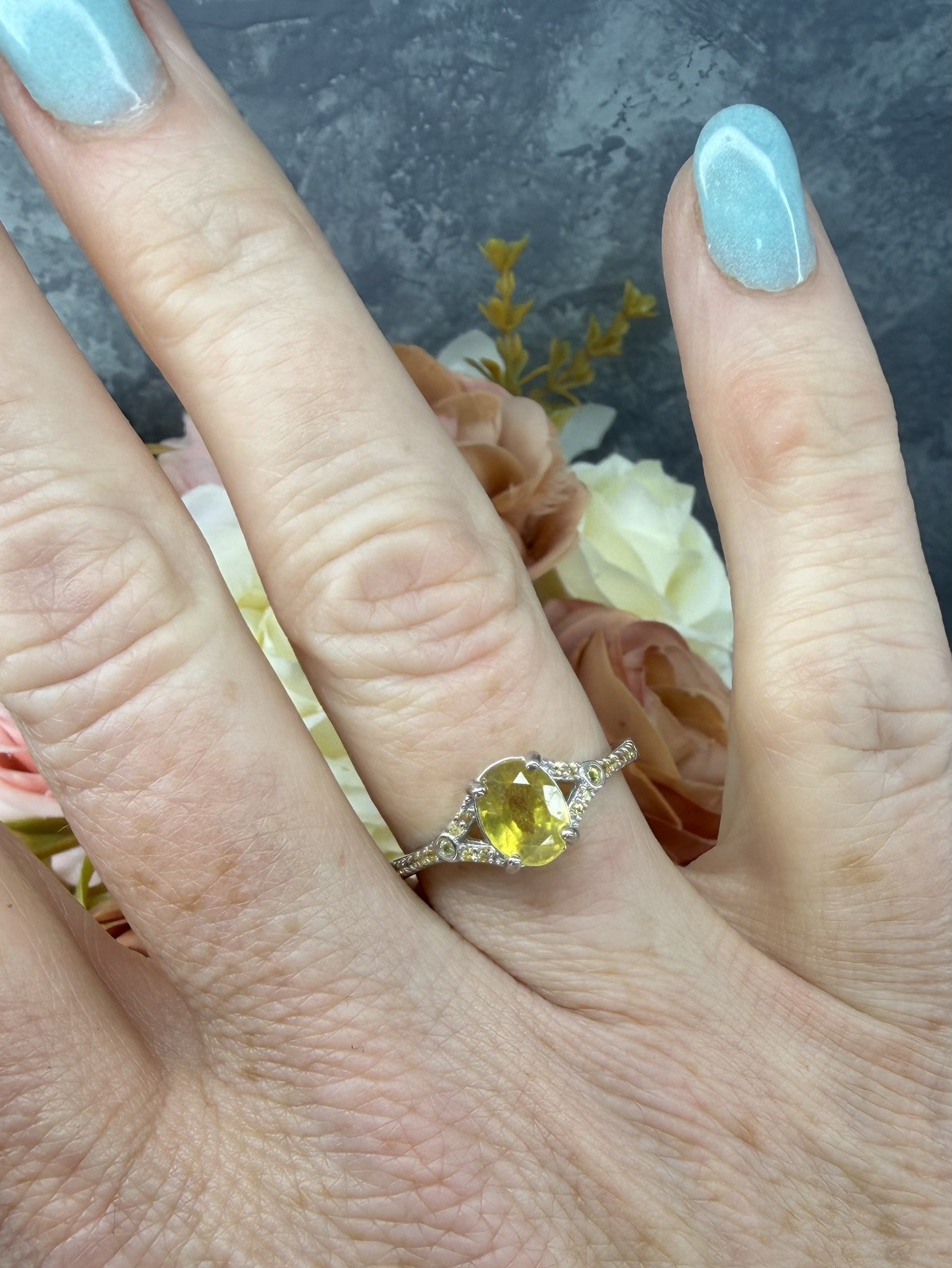 Stunning Natural Yellow Sapphire w/ sapphire accent Ring 925 Sterling Silver sz8