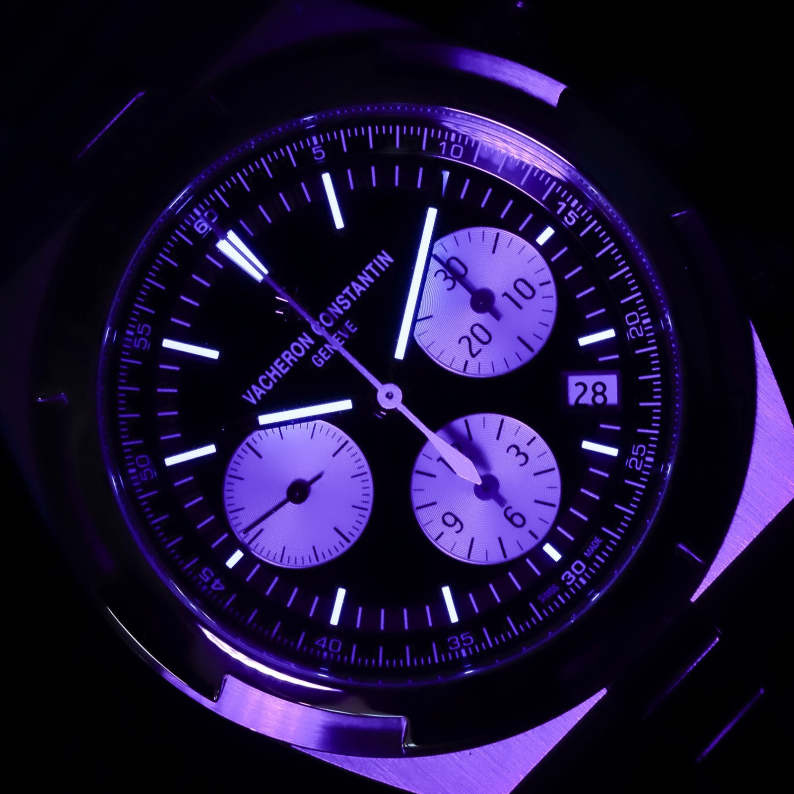 VACHERON CONSTANTIN Overseas Chrono “Reverse Panda” | Ref. 5520V/210A-B481 FS