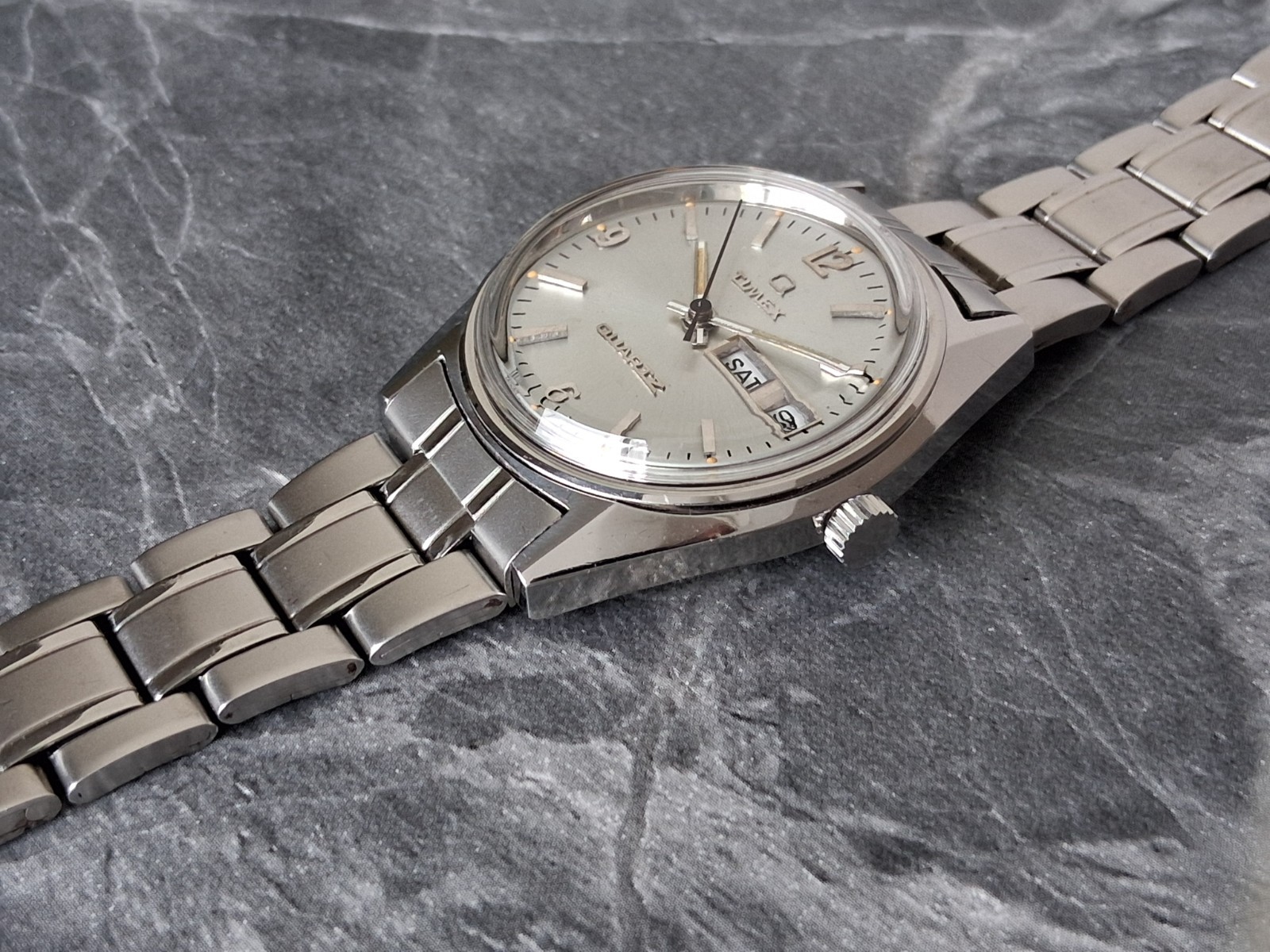 Serviced 1976 Timex Q Quartz Electric Silver Dial Mens Vintage Day Date Watch