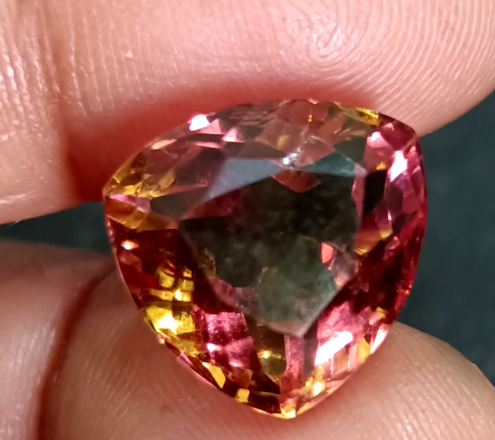 Certified 40.55 Ct Natural Trillion Cut Zultanite Color Changing Loose Gemstone