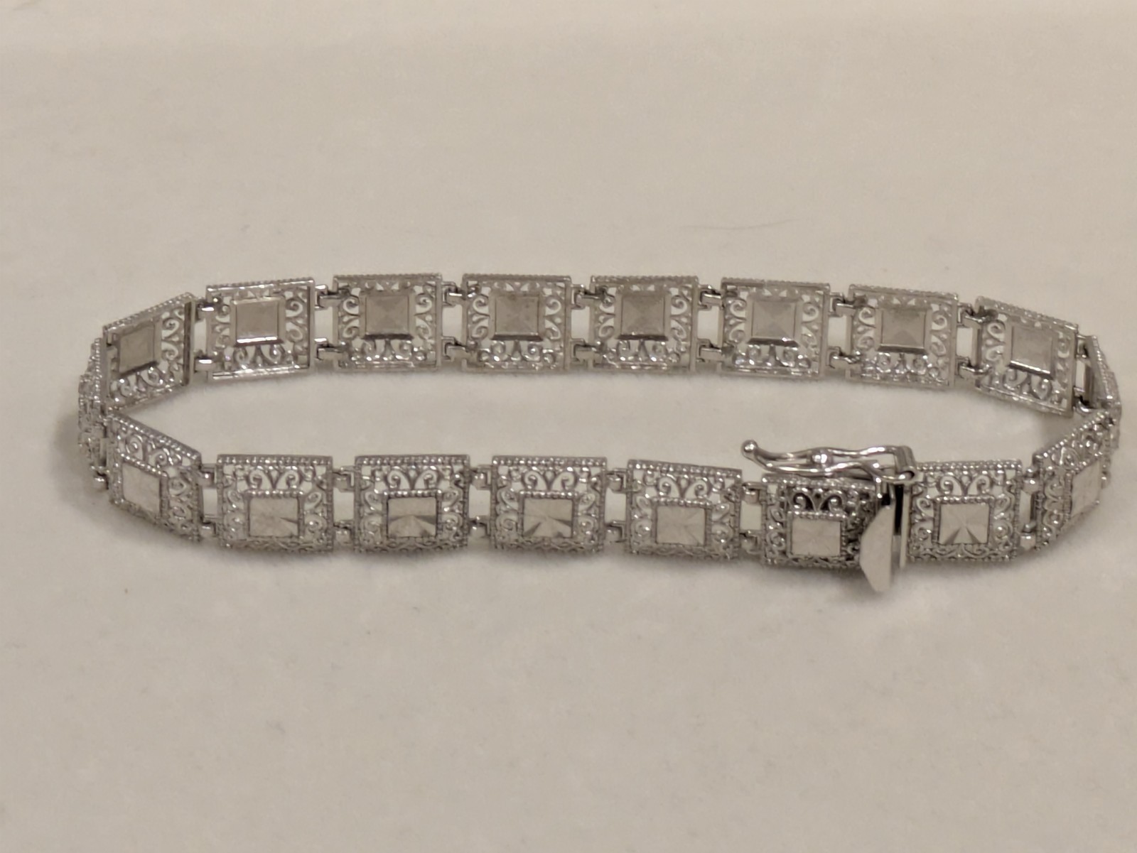 10kt White Gold 8.8mm Square Filigree Link Chain 7.25″ Bracelet 7.74 Grams