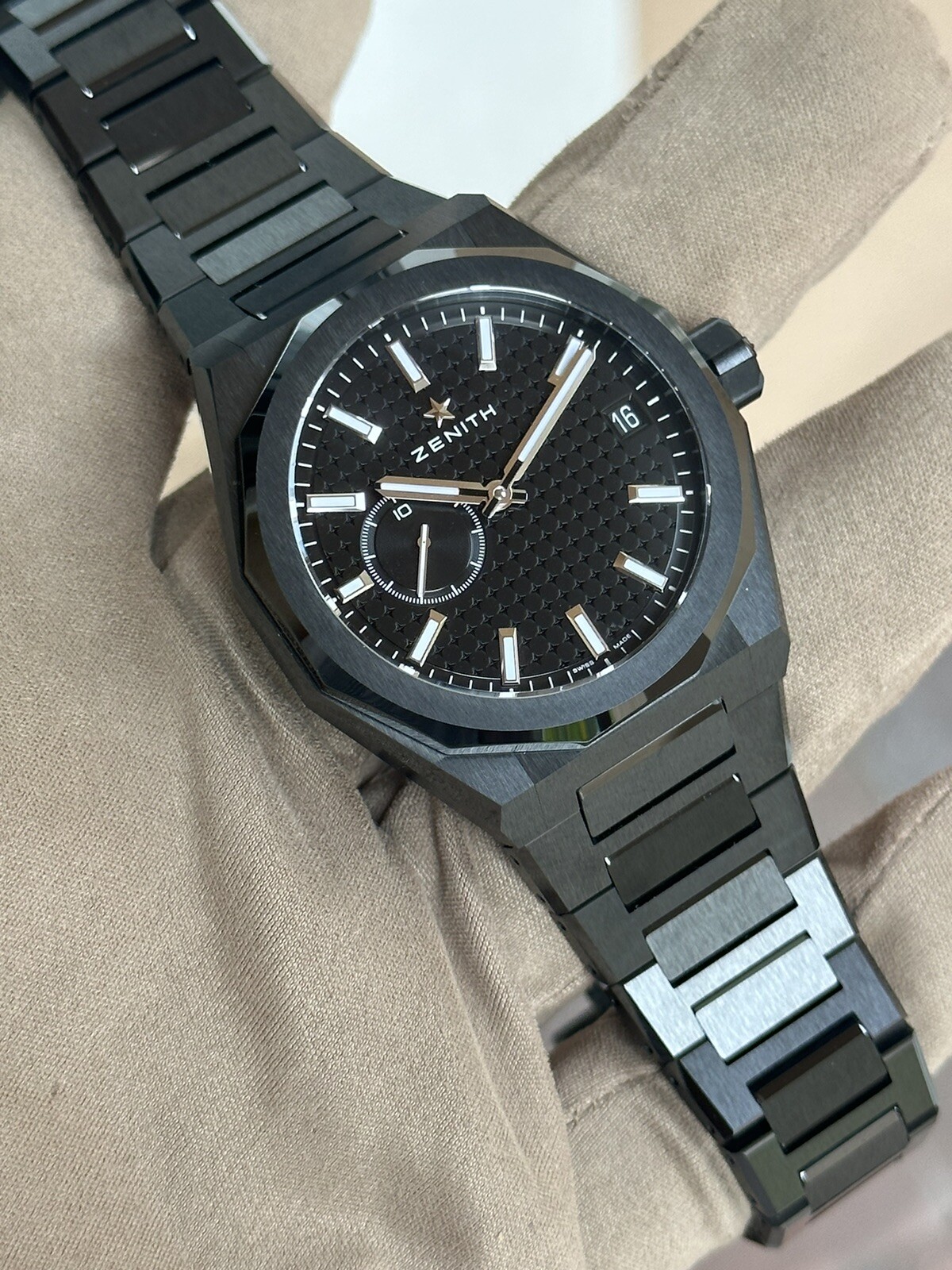 Zenith Defy Skyline CERAMIC Black Dial 49.9300.3620/21.I001