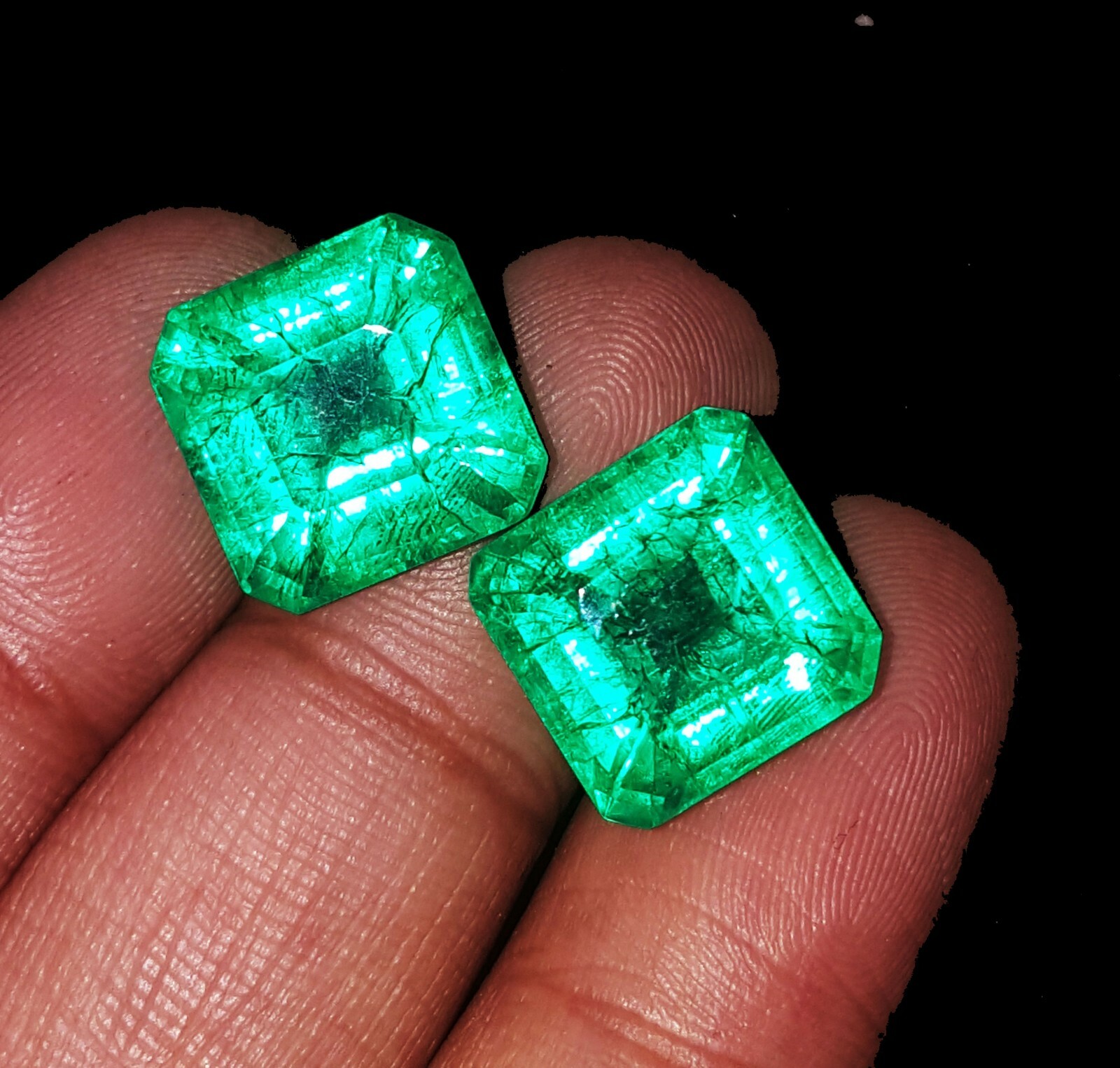 Loose Gemstone Natural Emerald Square Shape Between 18 Ct Pair Certified PE02