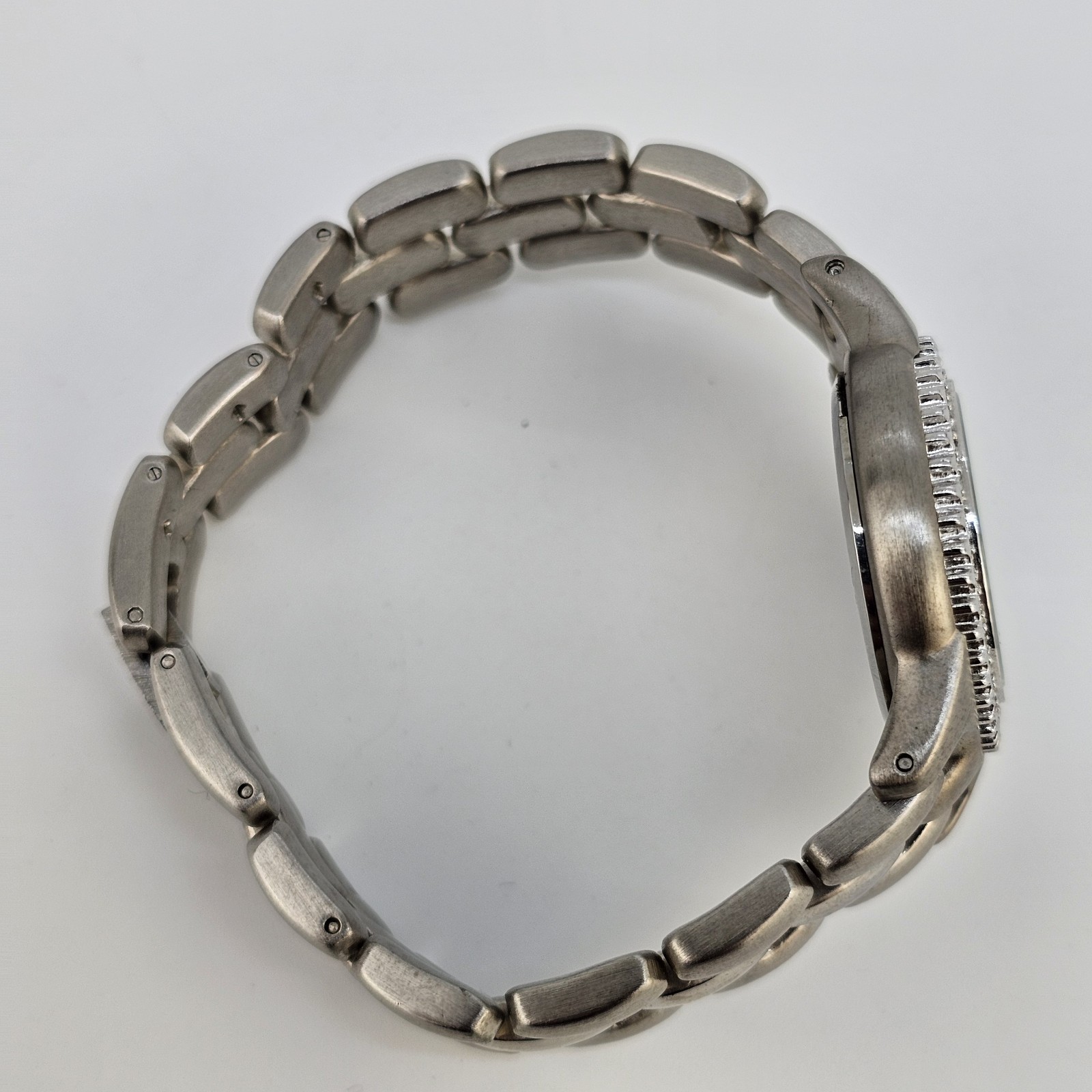 28MM Women’s Watch Gray Dial Gemmed Bezel Gray Bracelet Band 6″ New Battery