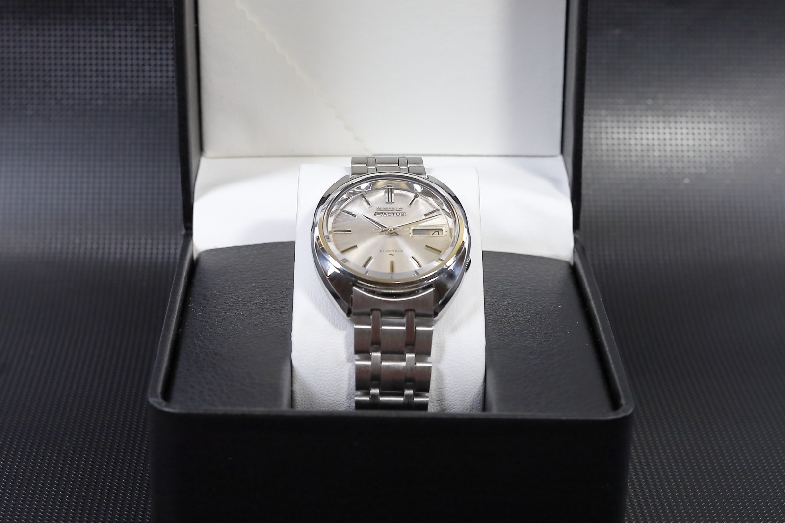Vintage Seiko 5 Actus 7019-7070 Auto 21J Silver Sunburst Day-Date JDM