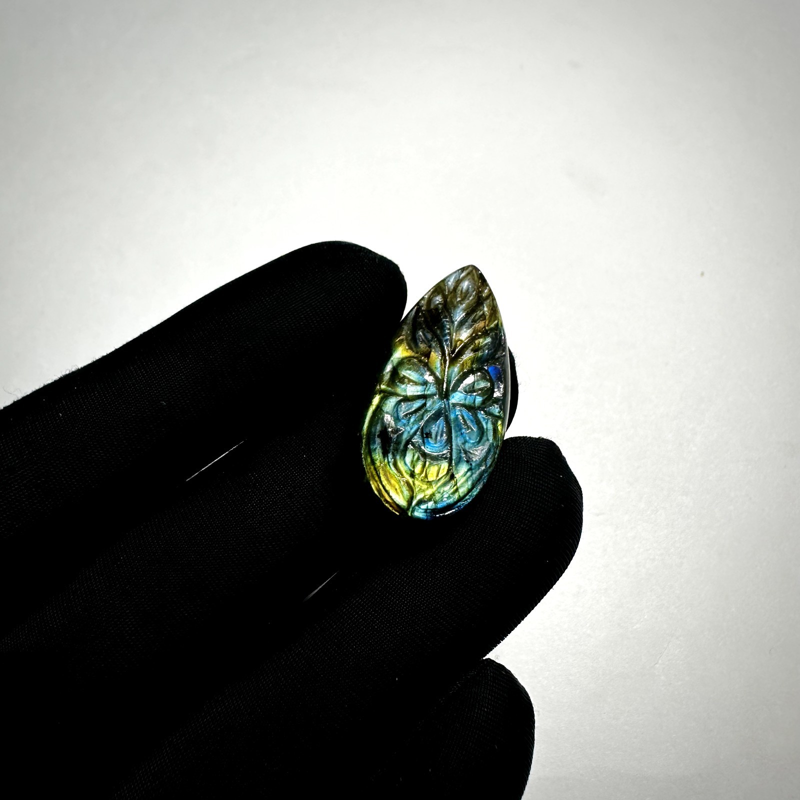 8x15x30mm Natural Labradorite Carved, Healing Crystal Jewelry Carved Labradorite