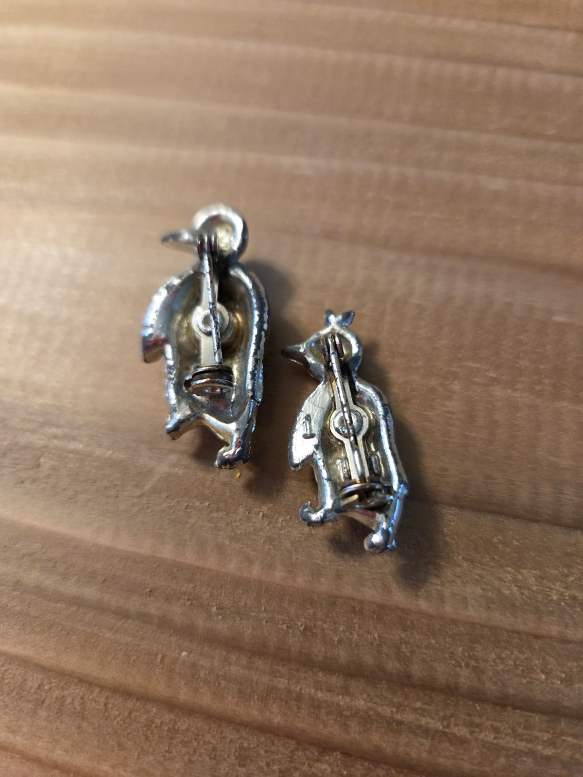Rare Vintage Willie and Millie Enamel Penguin Kool Cigarettes Brooch Pin Set