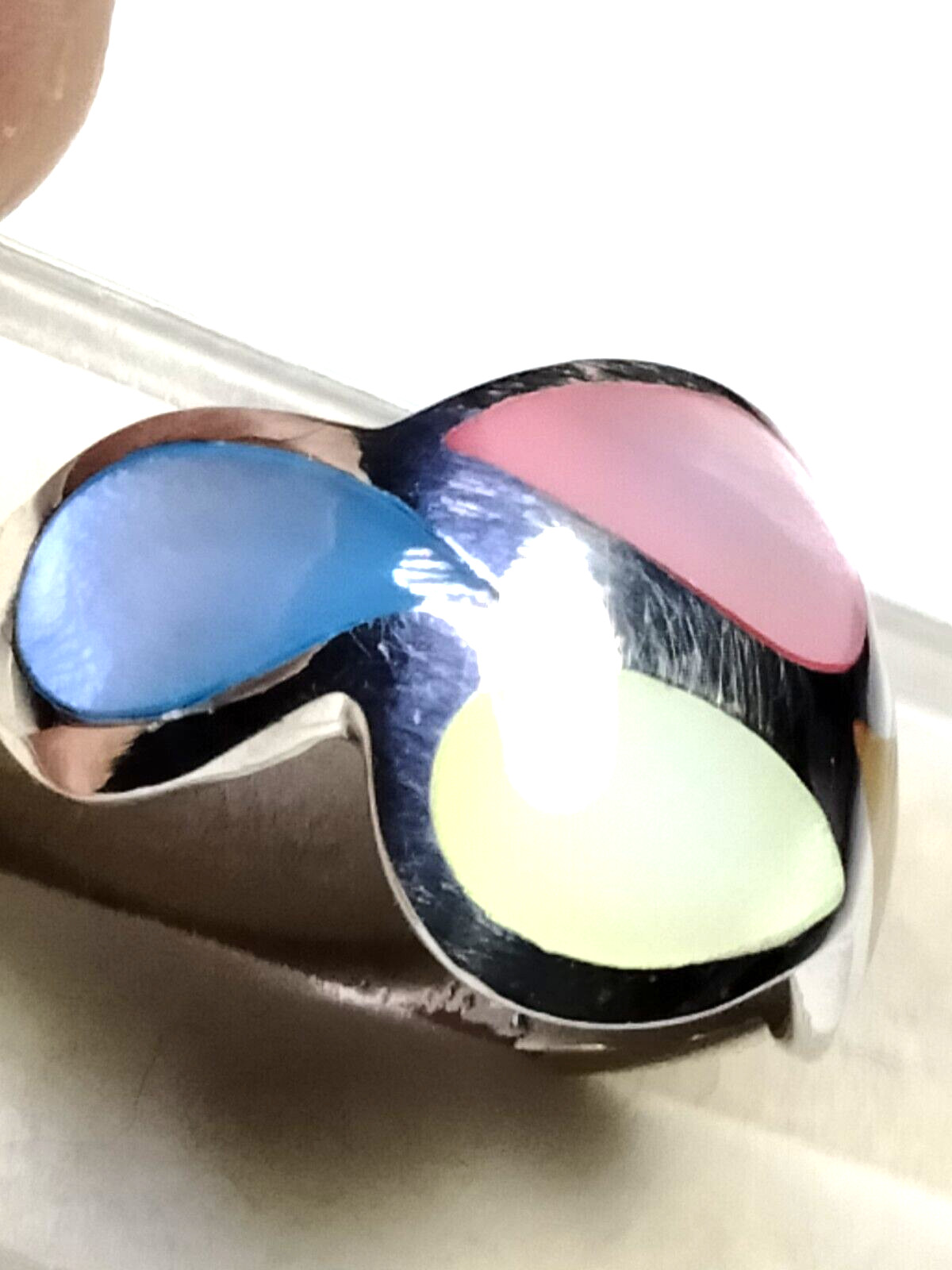 LOVELY! MOP INLAYS IN STERLING SILVER.925 RING SIZE 9.0-9.25!
