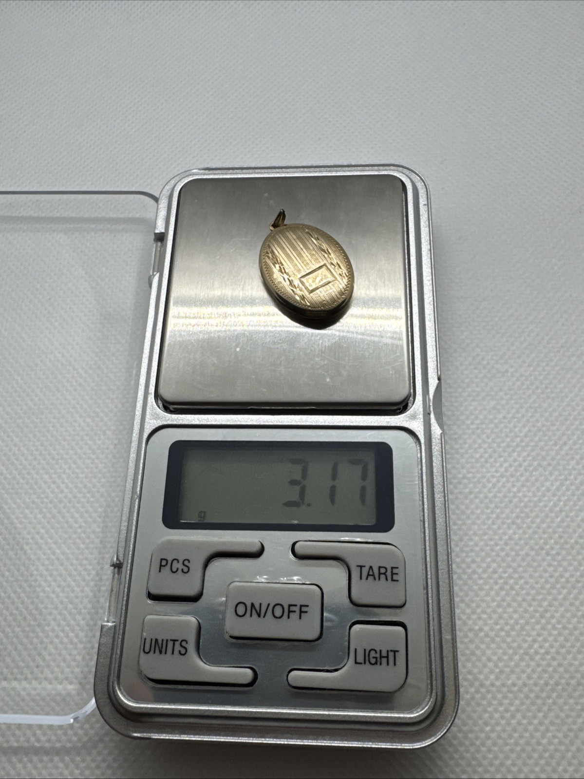 10K Yellow Gold Esemco Vintage Oval Locket Etched w/ Photos 3.17 grams Heirloom