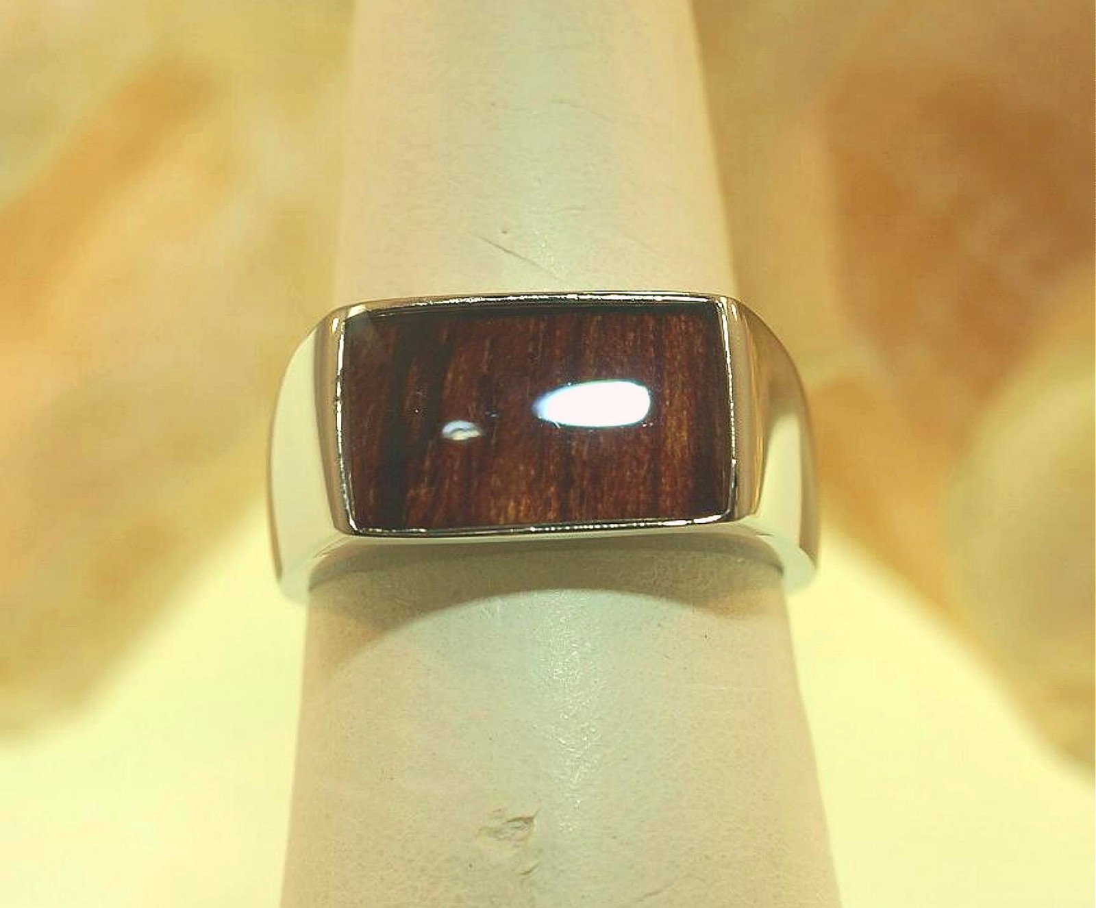 9.5MM TUNGSTEN CARBIDE INLAID RECTANGLE HAWAIIAN ACACIA KOA WOOD CIGAR BAND RING