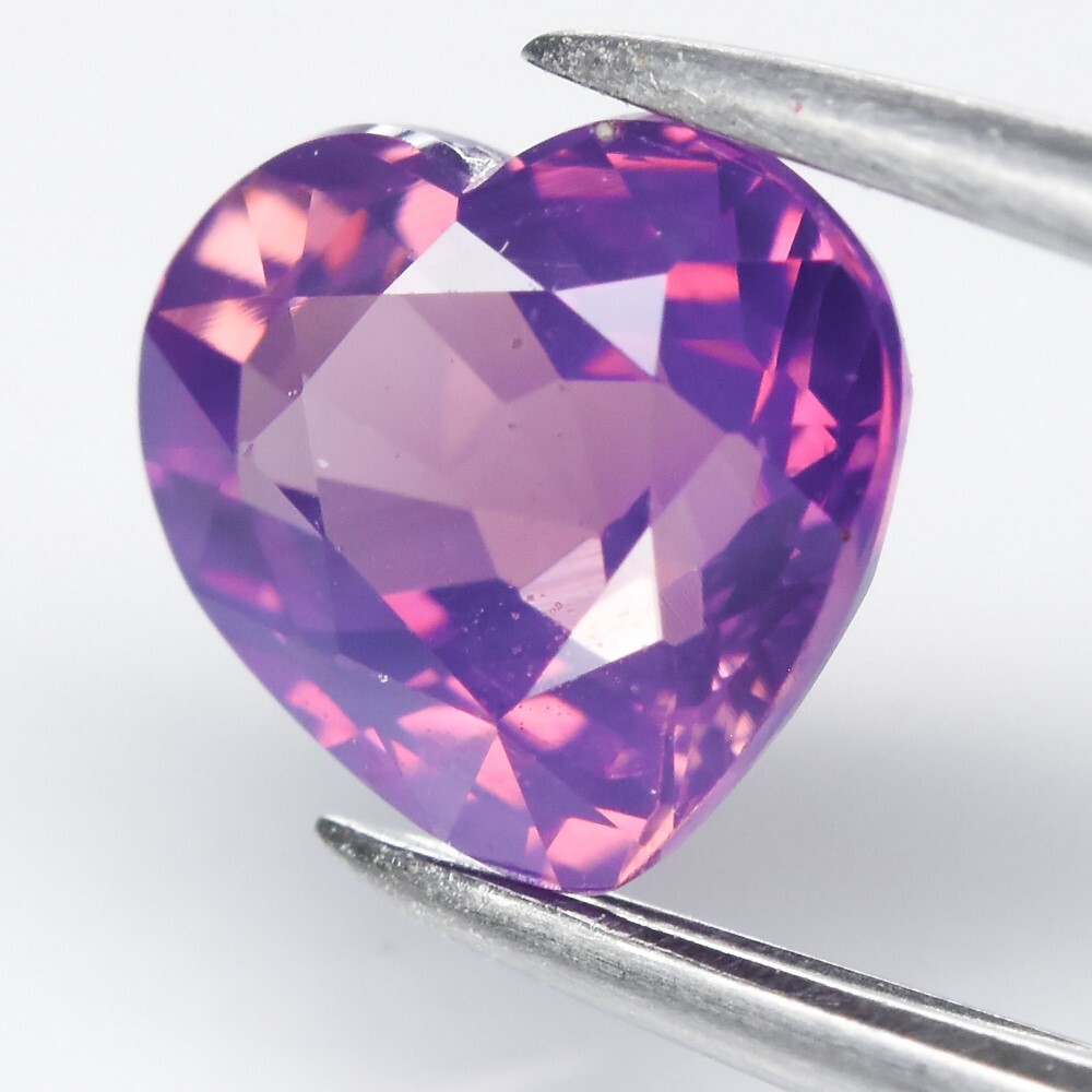 💎 1.27ct VS Heart Natural Pinkish Purple Sapphire – Unheated, Mozambique Gem