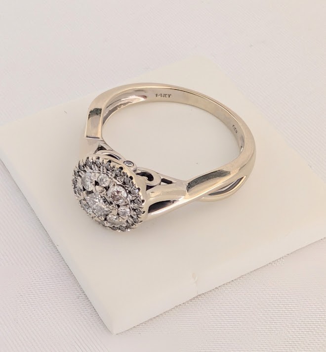 2/3 Carat Diamond Ring 14K Gold 4.6 Grams Retail $2099 Make me An Offer!