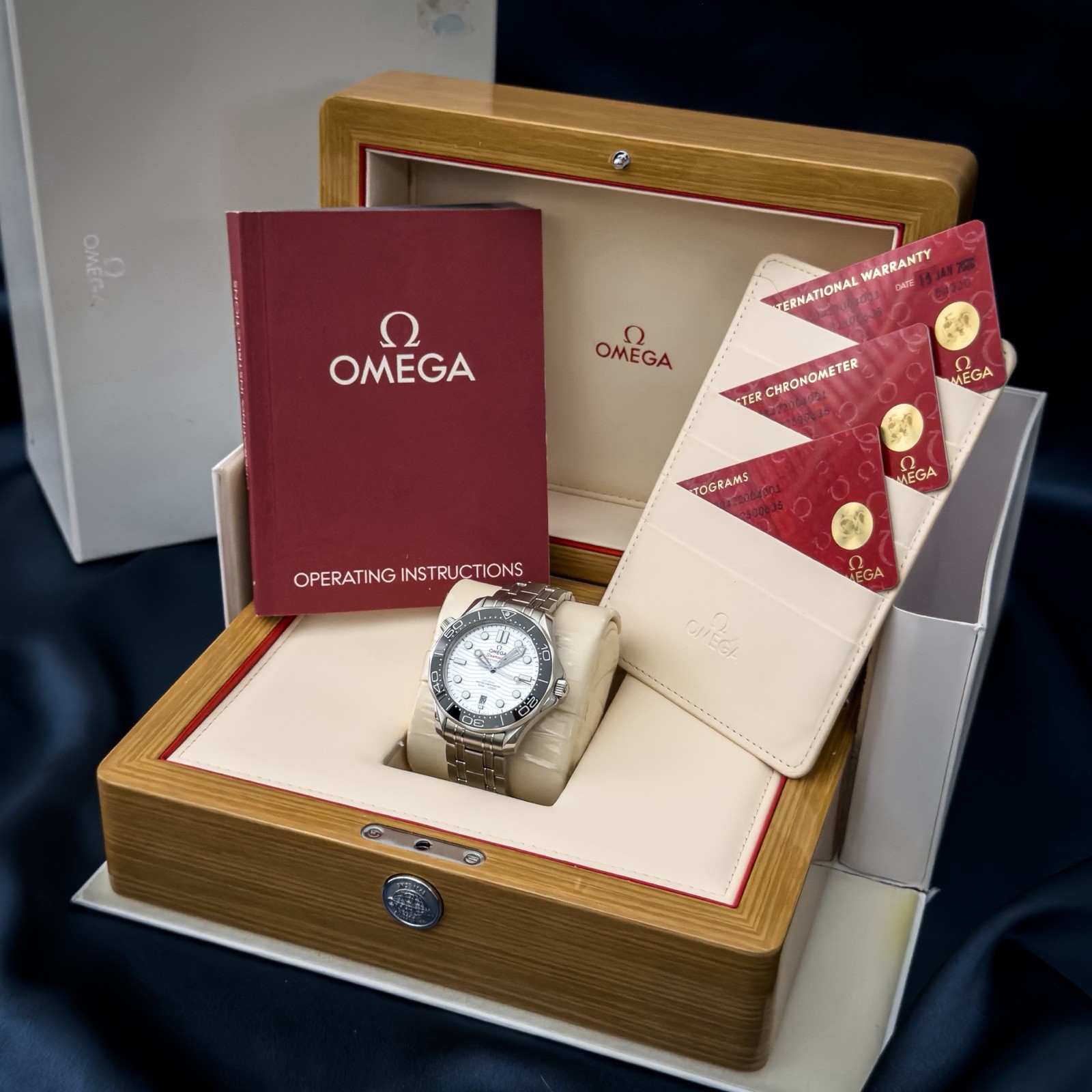OMEGA Seamaster 300M White Wave Dial 42mm Full Set – Ref 210.30.42.20.04.001