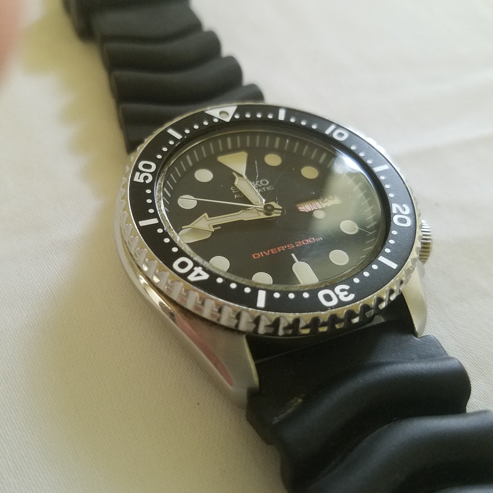 Seiko Men’s Black Watch – SKX007K