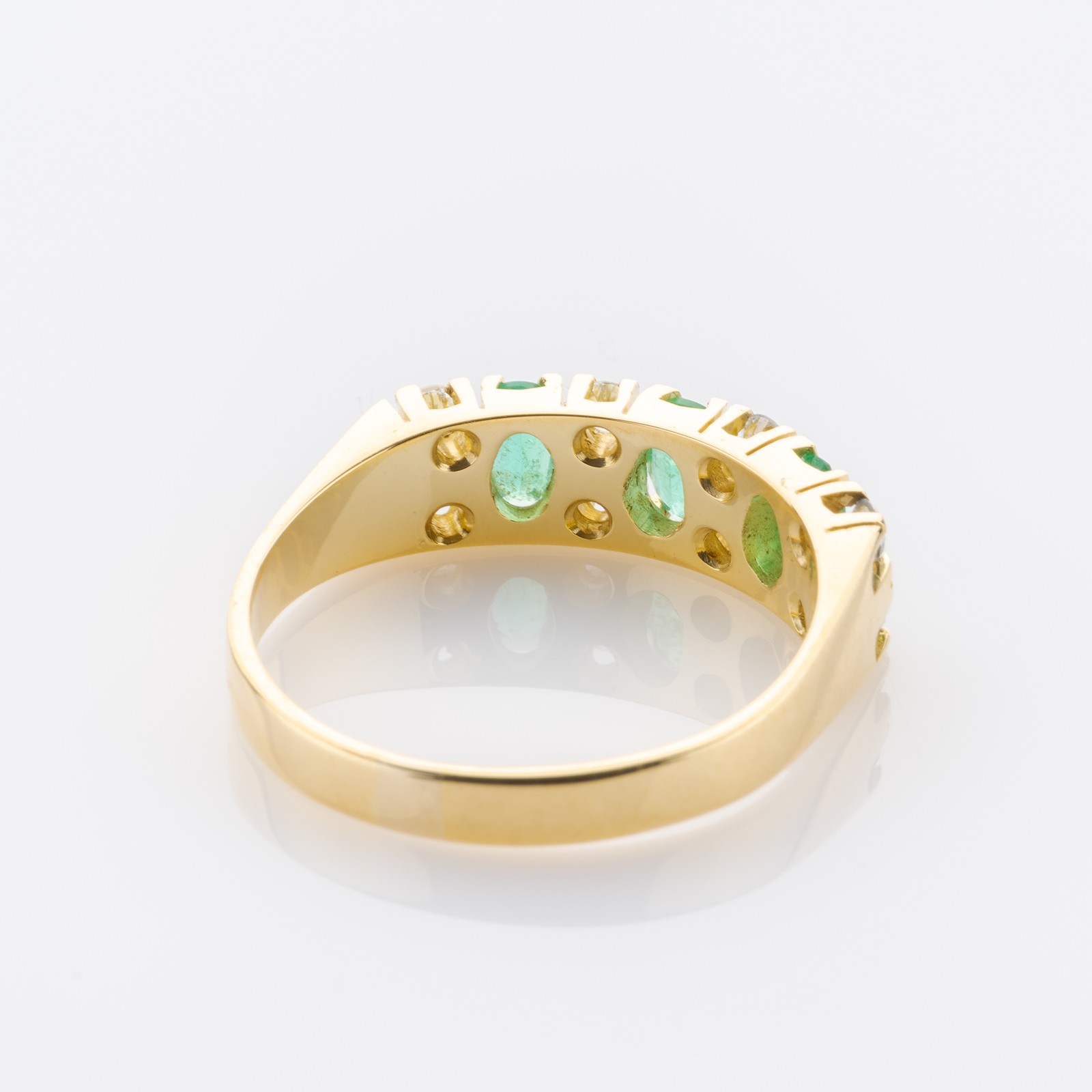 0.70 ct Emerald and 0.24 ct Diamond Ring in 18K Yellow Gold