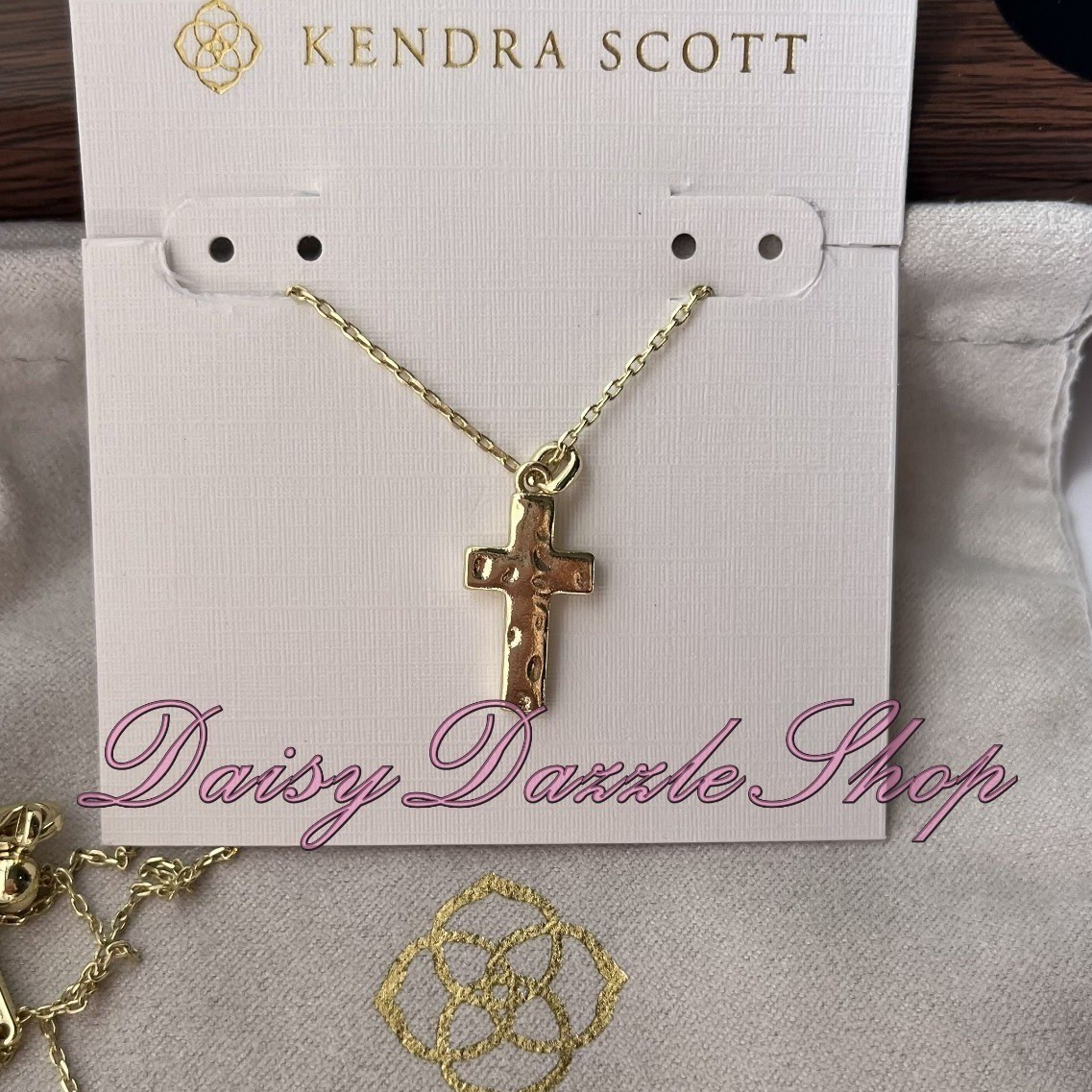 ✨New Kendra Scott Gold Plated Hammered Cross Short Pendant Necklace 🕊️