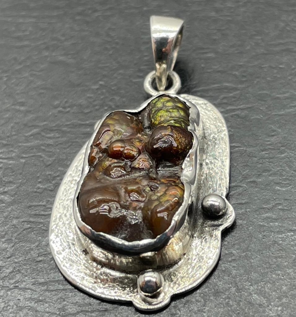 25 X 14 MM MEXICAN FIRE AGATE .925 STERLING SILVER MENS PENDANT, 10.8GR HANDMADE
