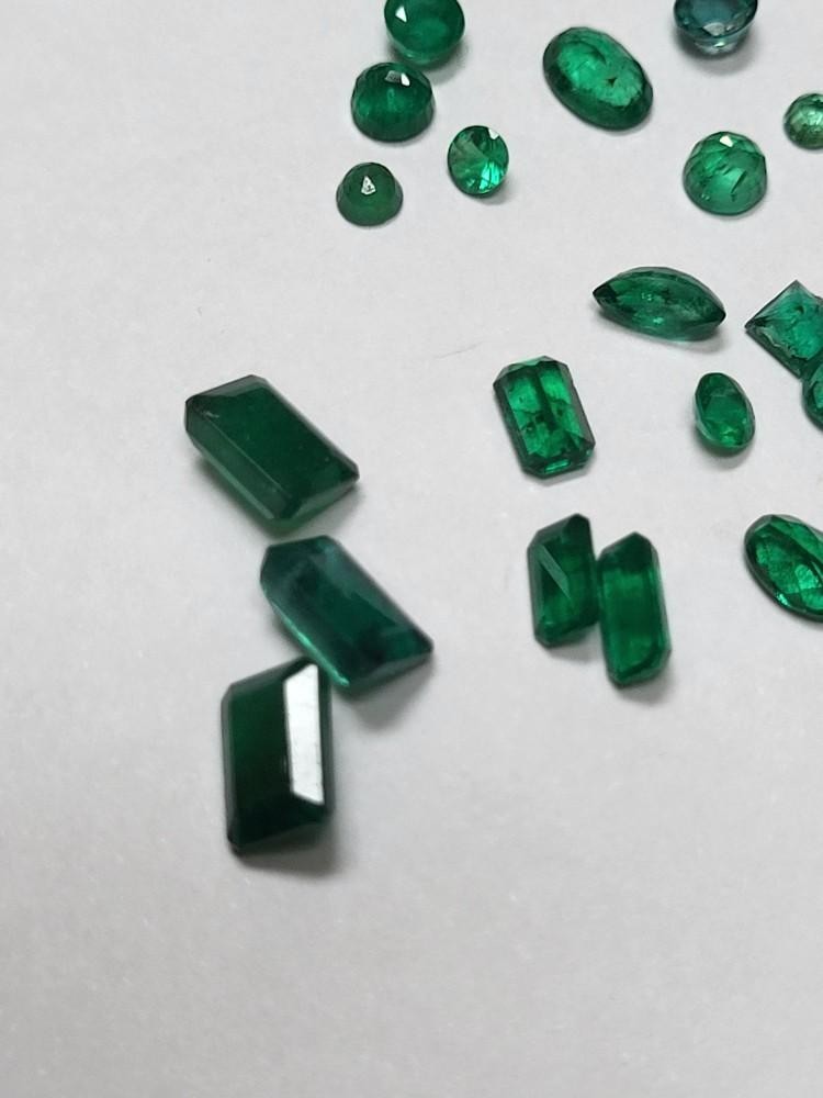 19 Genuine EMERALDS 7.5 carats Total Weight Nice Mix of shapes and sizes CHEAP !