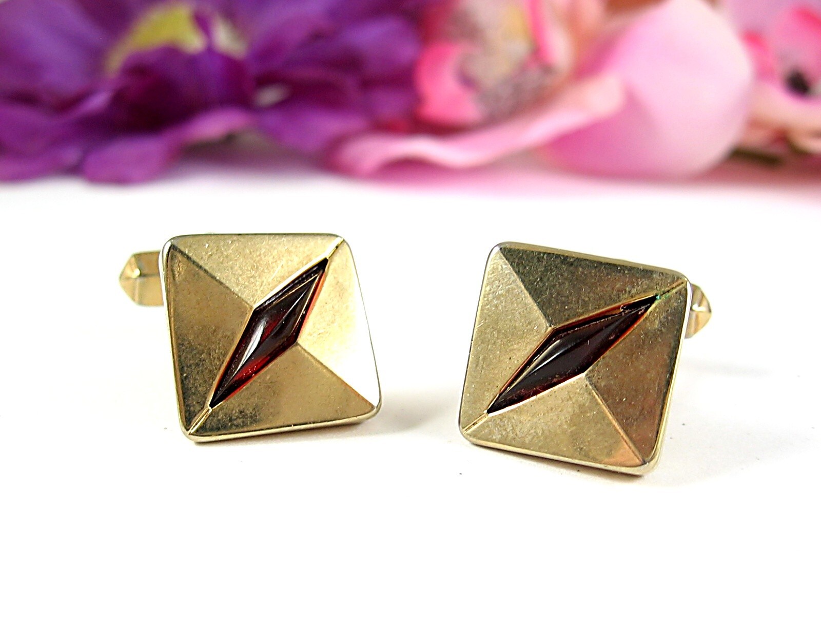 Swank RED EYE GLASS GEM CUFFLINKS Vintage Goldtone Metal Square Mens Cuff Links