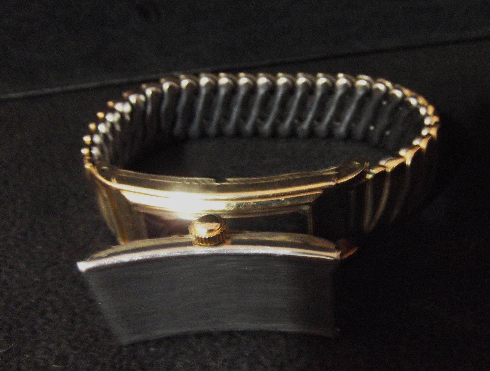 VINTAGE ART DECO BROADWAY CURVED MEN’S WATCH 1OK G/F BAND MANUAL WIND