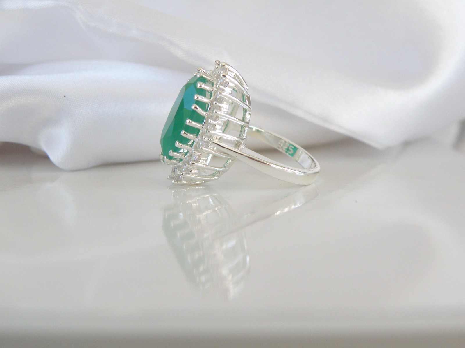 Vintage Sterling Silver 925 Green Chrysoprase Large Halo Ring Size 6.5