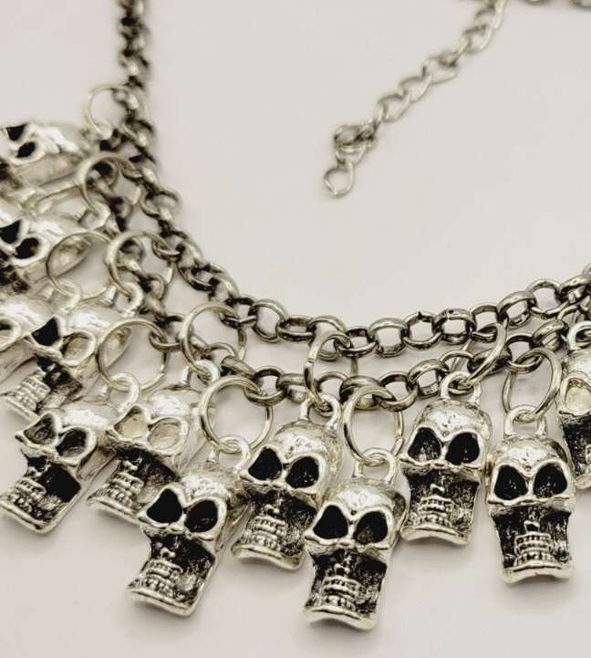 Skull Necklace Dangle Charm Chain Bib Halloween Jewelry Silver tone 20.5 in