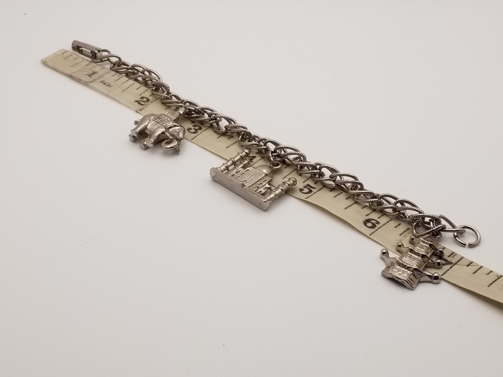 VTG Silver Tone Travel-Themed Charm Bracelet India Elephant Taj Mahal Pagoda 7″