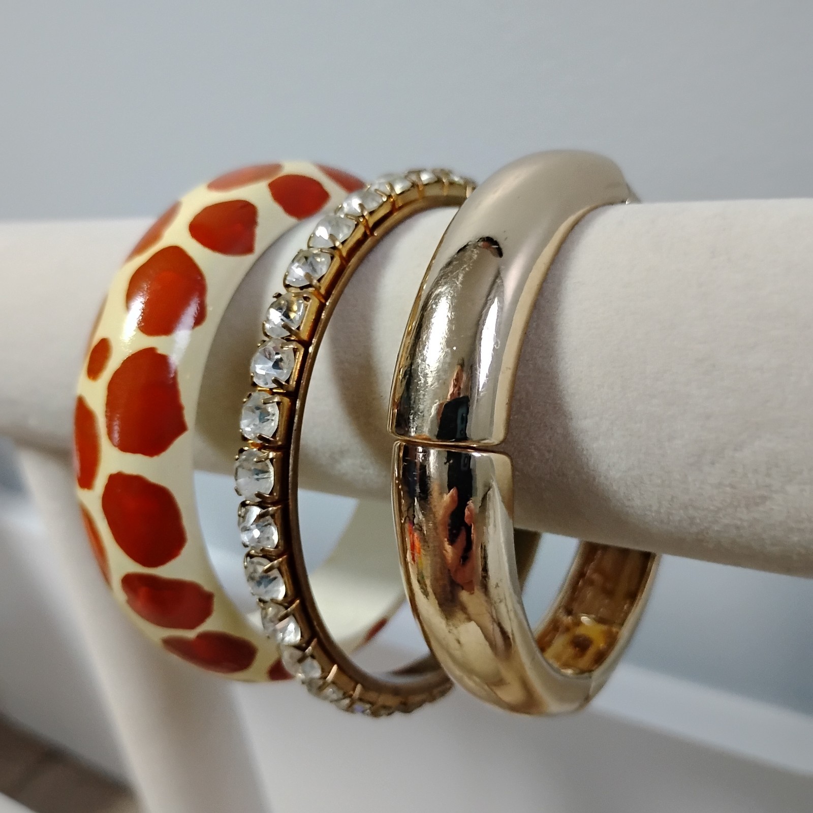 Vtg Sz 8 Plastic Metal Giraffe Rhinestone Animal Print Goldtone Bangle Bracelet