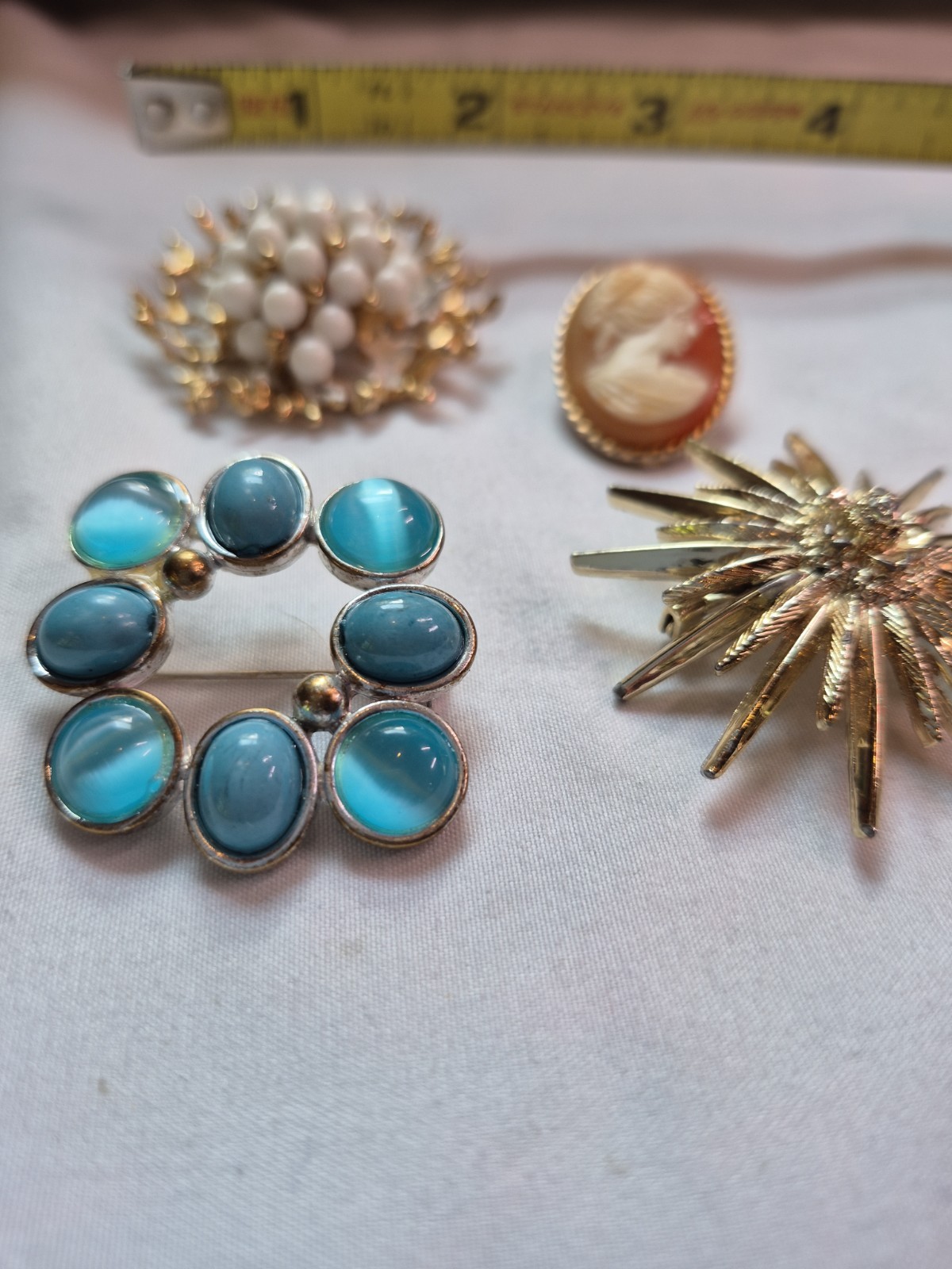 Vintage Brooches Lot Of Four