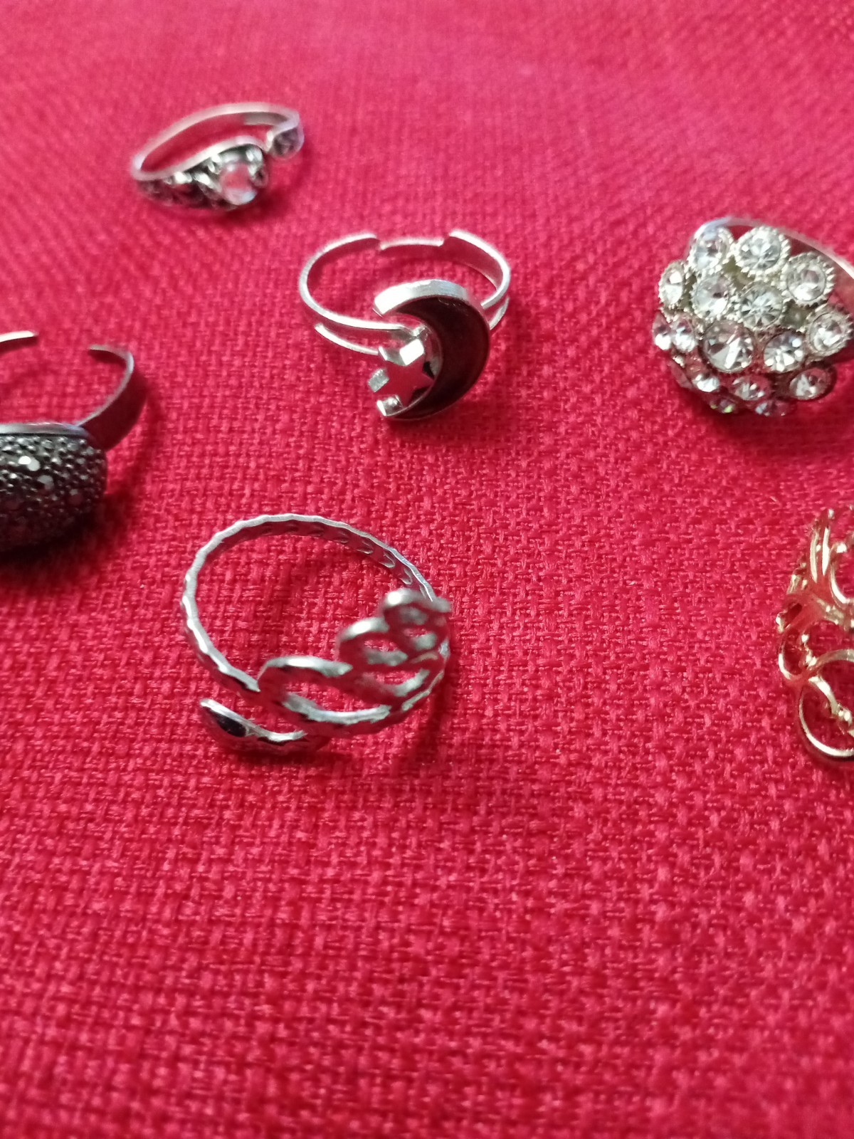 6 Used Ladies Dress Rings 5 One Size 1 Size P .