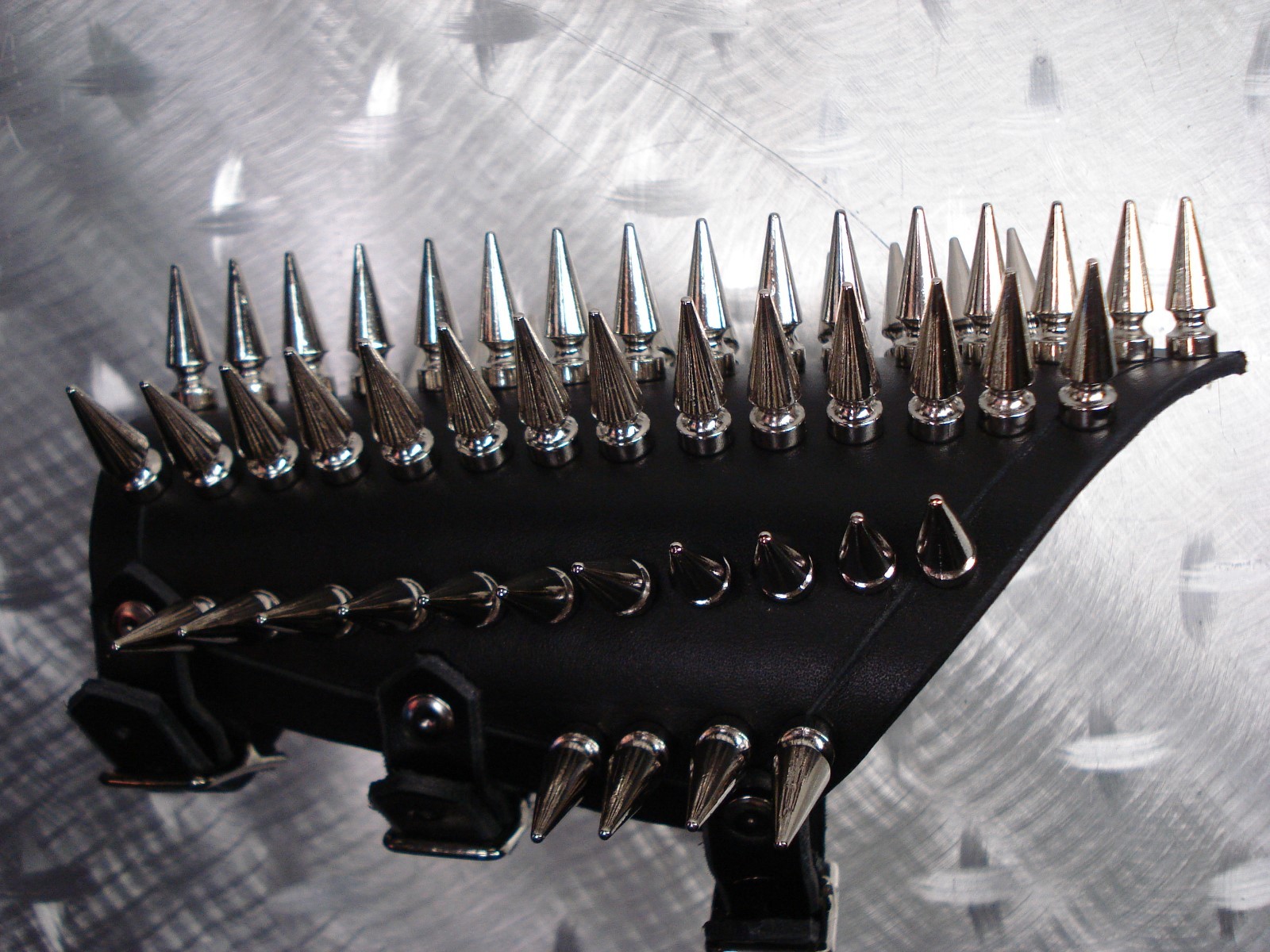 LEATHER SPIKED MEDIUM GAUNTLET.BLACK METAL…(MDLG0032)…..MAYHEM