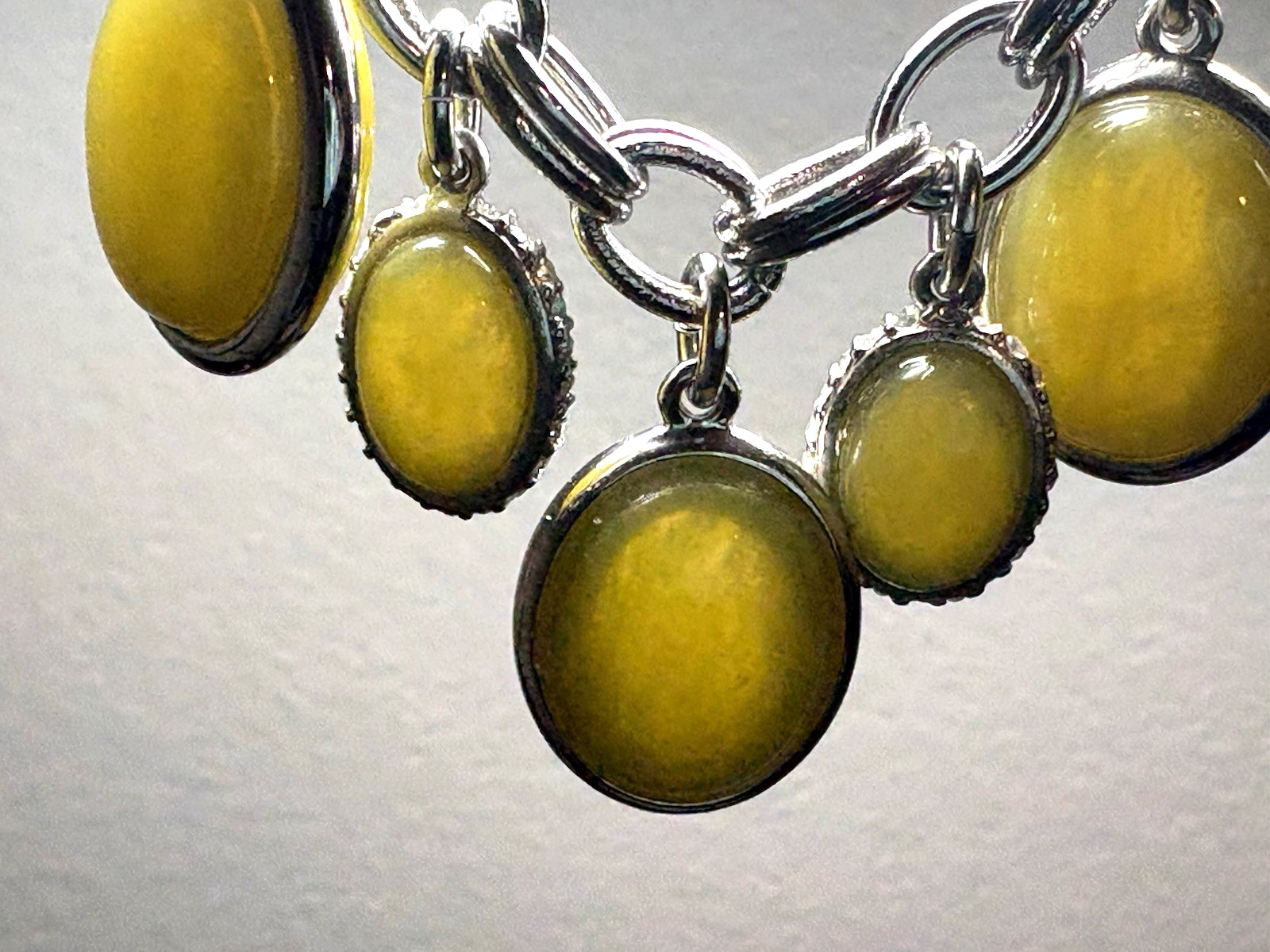Ann Taylor Silver Tone Yellow Green Cabochon Rhinestone Statement Necklace 16″