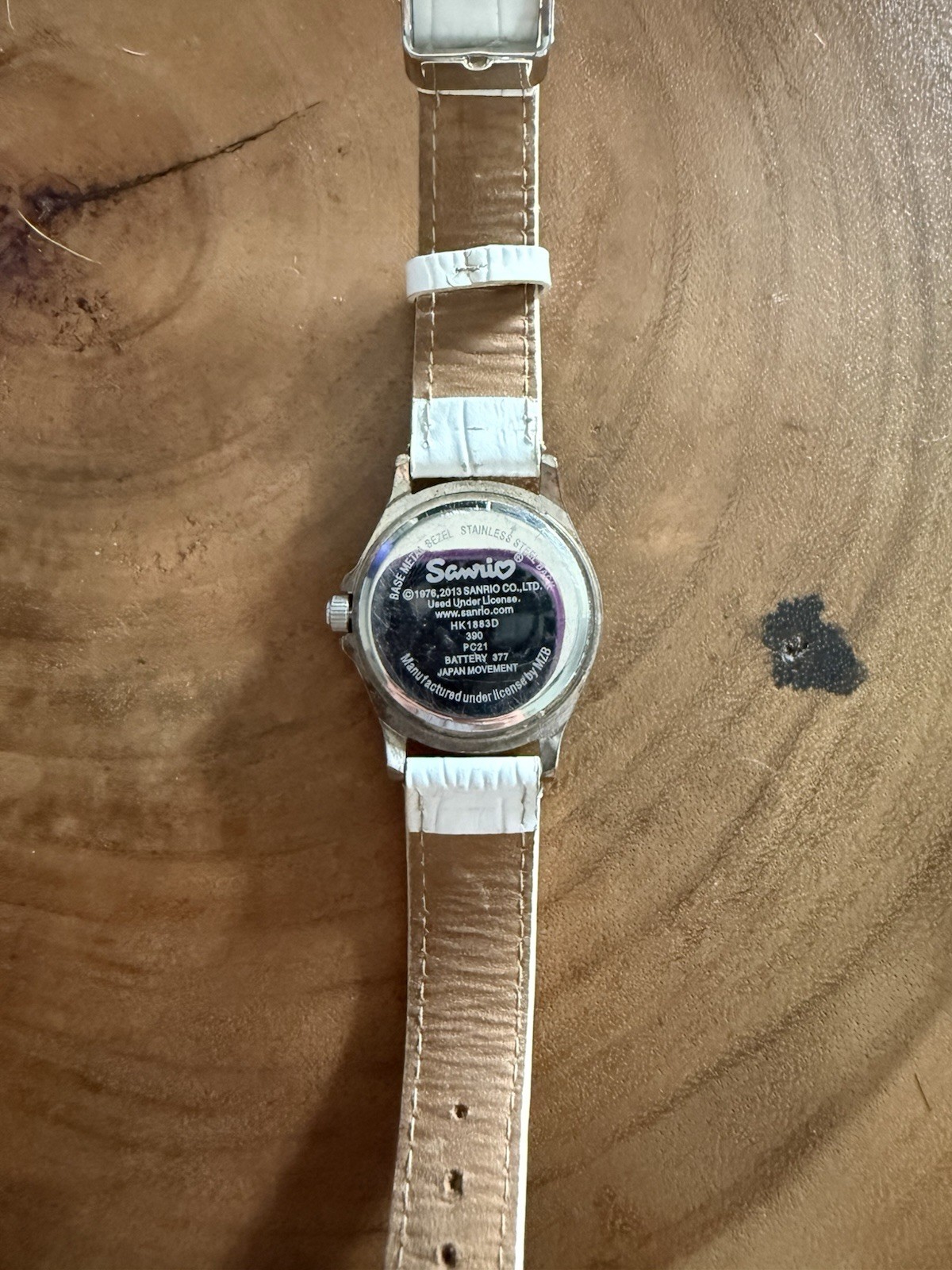 Vintage Sanrio Hello Kitty Women’s Analog Quartz Watch Silver Dial Gem Bezel