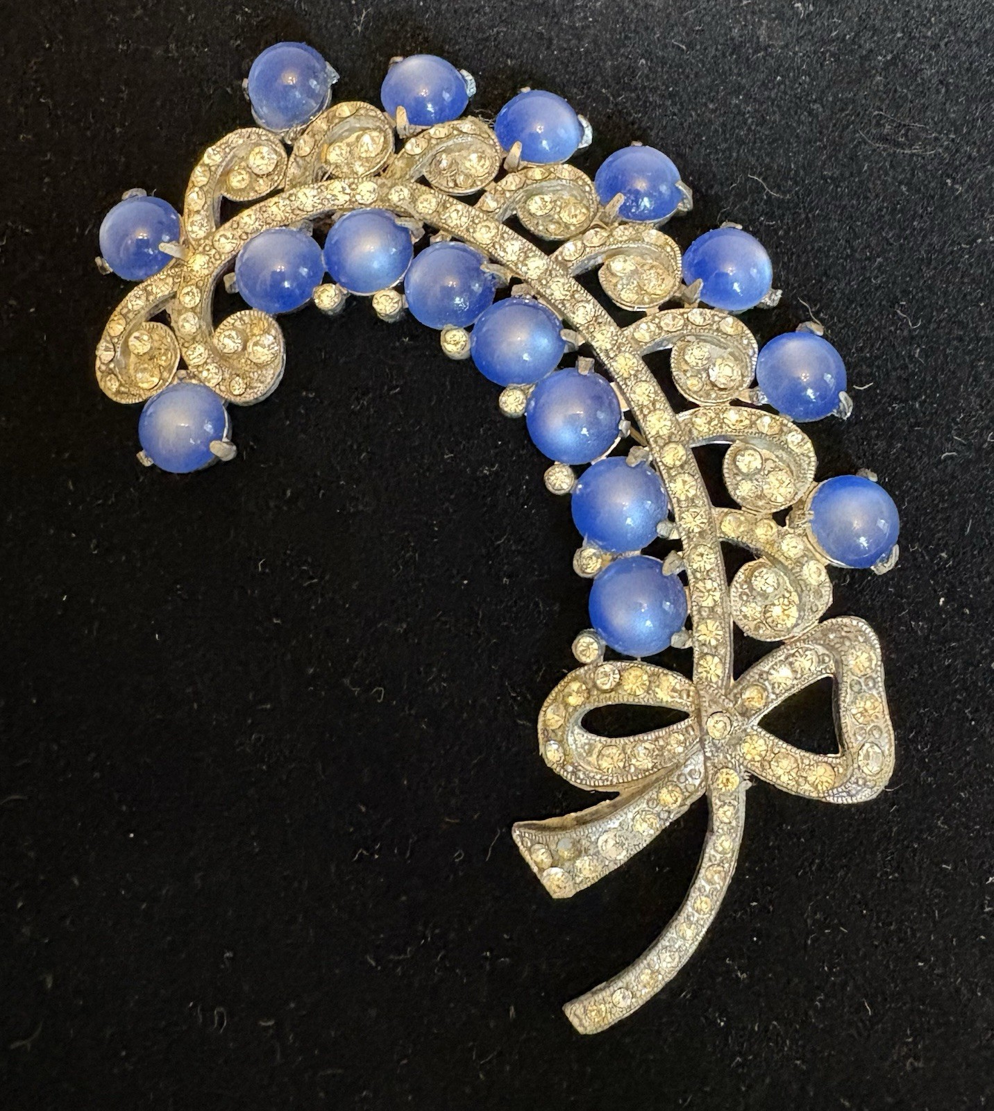 Retro 40s Vintage Brooch Blue Moonglow Lucite Cabs Rhinestone Feather Spray 4”