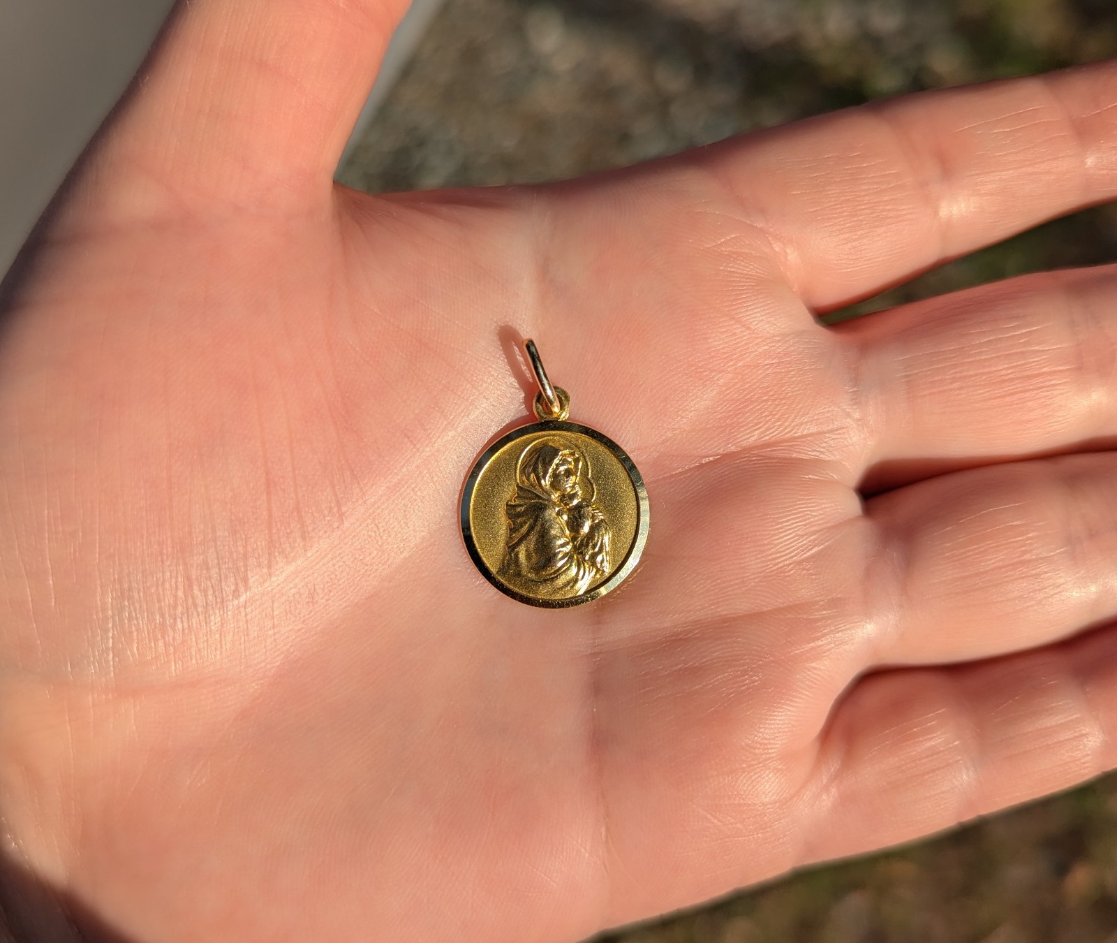 UNOAERRE 18K Gold Madonna & Child Pendant Virgin Mary Baby Jesus Italy 3.16g