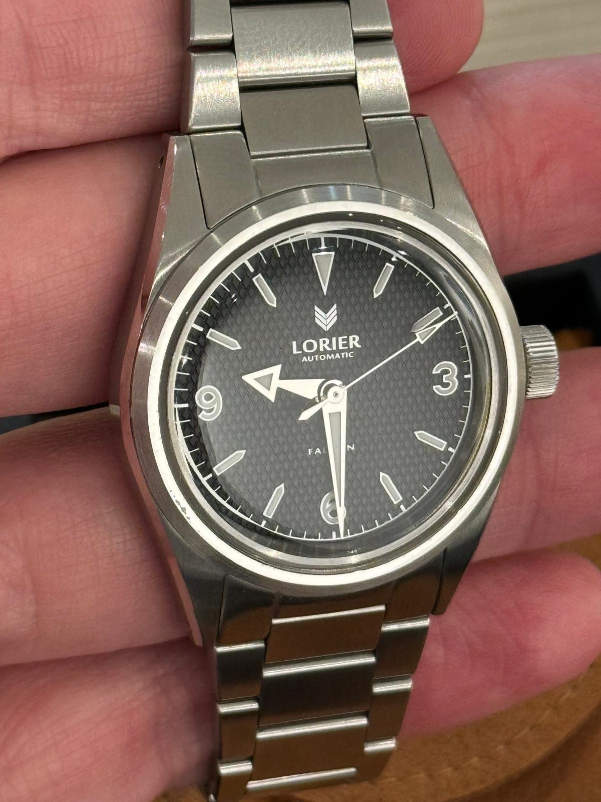 LORIER FALCON SERIES III / 36mm / Black Honeycomb dial / Superluminova markers
