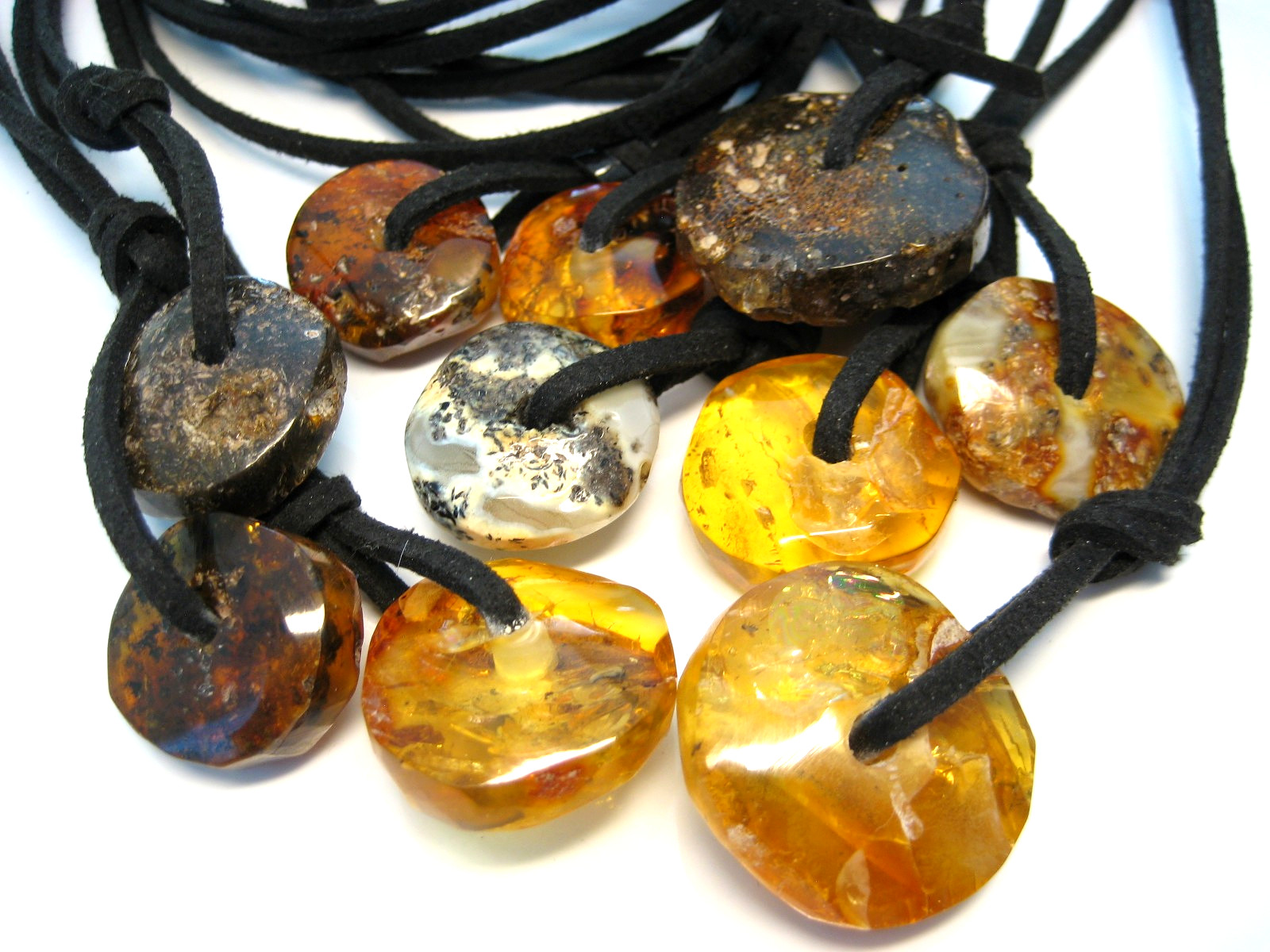 10 items – Genuine Amber Baltic Amber Necklace/Pendant/Amulet !!!