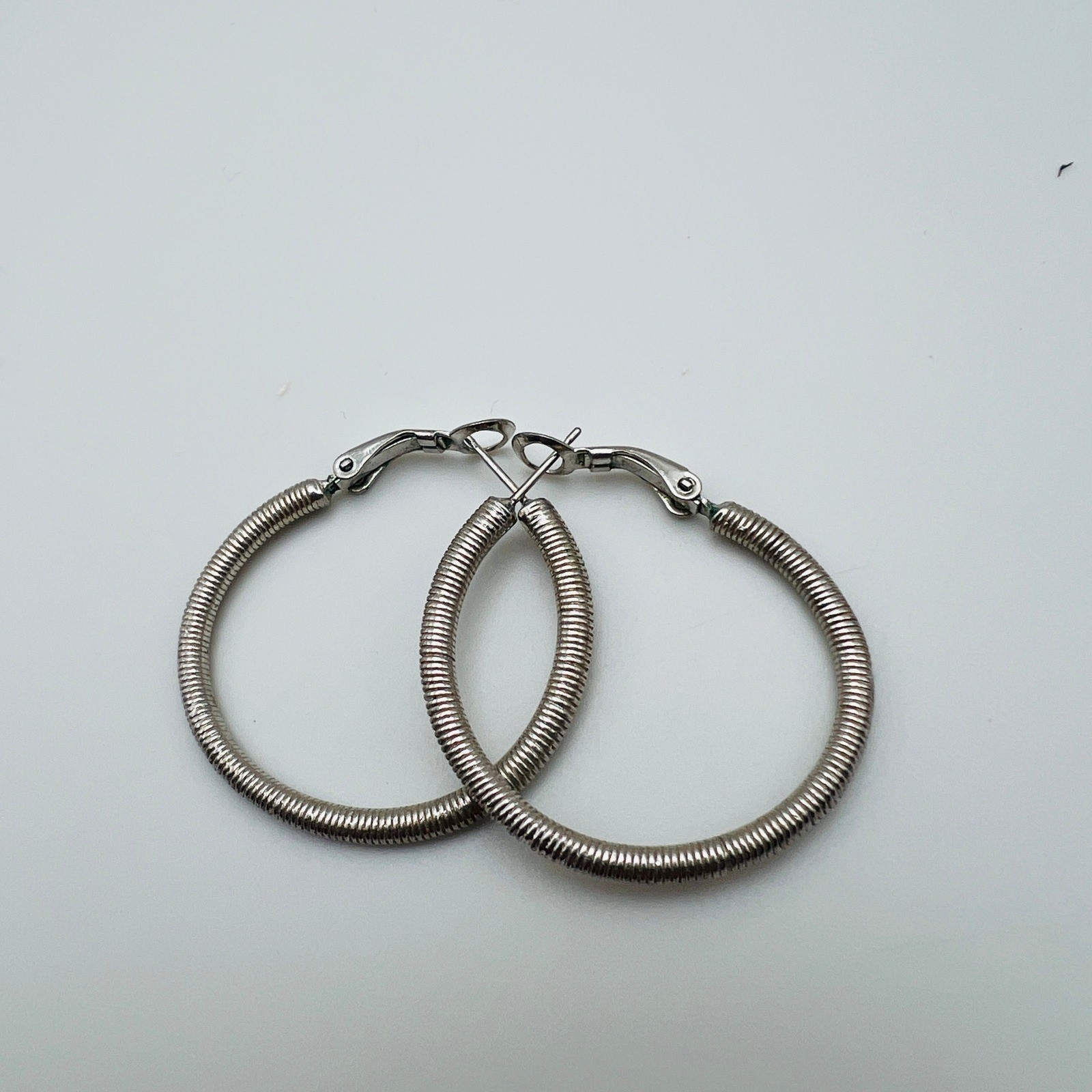 Ribbed Coil Hoop Earrings Medium Silver Tone Latch Back Fashion Jewelry