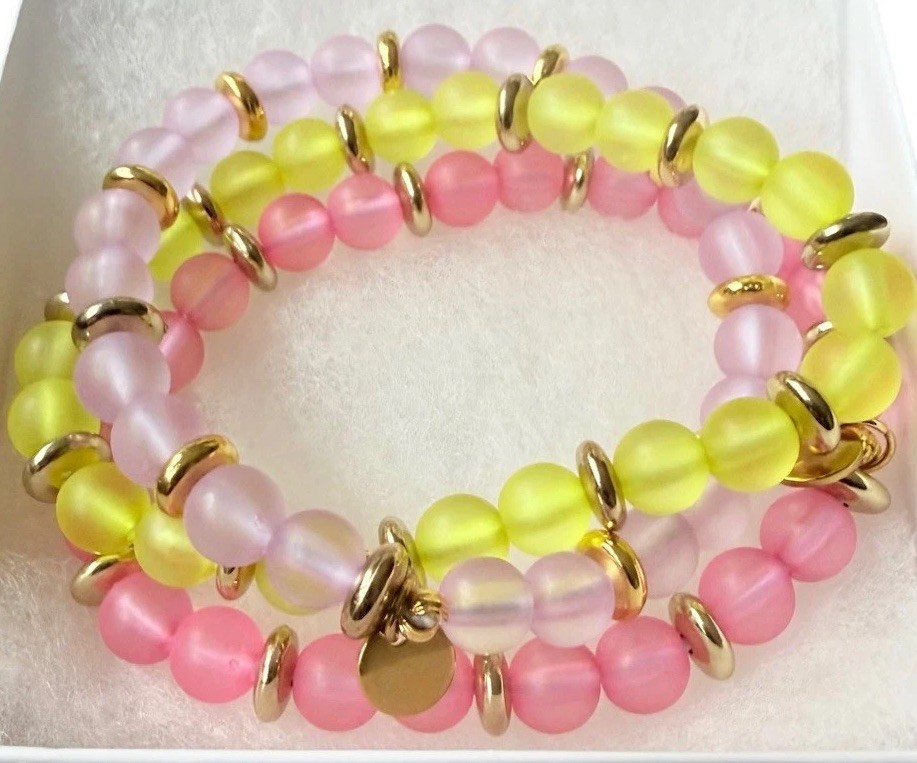 Spring ✨Stretch Bracelet Size 6.50 Inch Hurry! Only 1 Available.