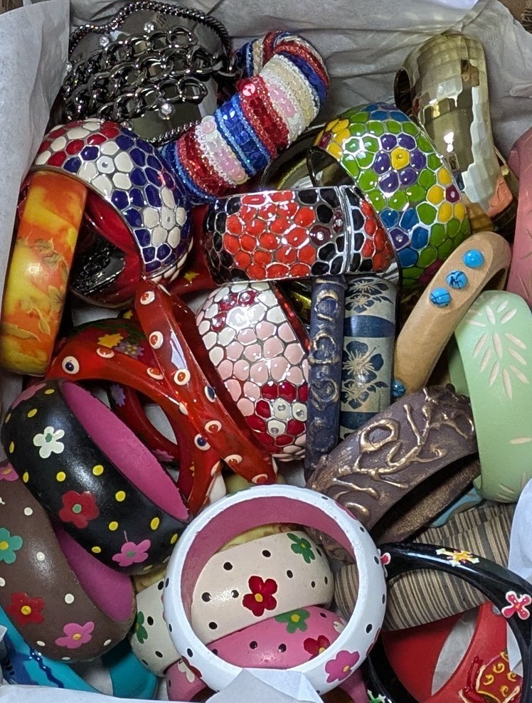Bulk Lot Assorted Fashion Bangles Bracelets Mixed Colors Wooden Metal 30 pc