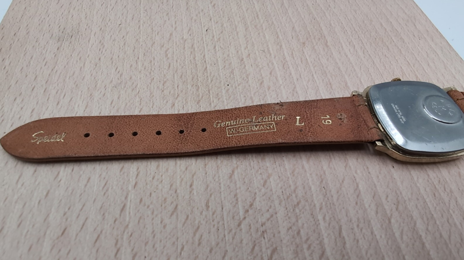 Vintage Timex Q Quartz Wrist Watch M Cell Made In Philippines NOS Leather Strap