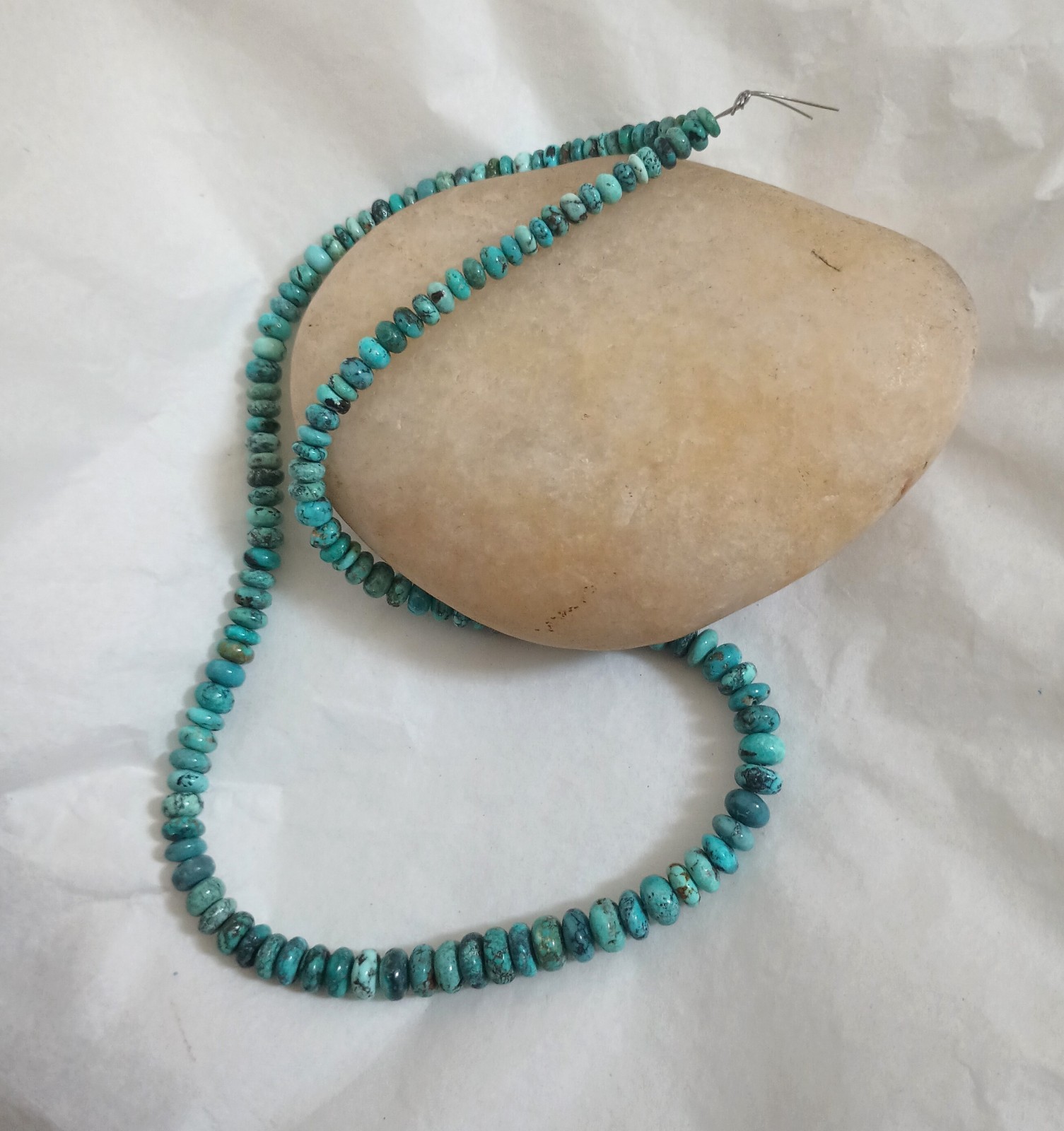 OLD STOCK, HI-GRADE HUBEI TURQUOISE 4-8MM RONDELLE BEADS – 17.75″ – 5483E