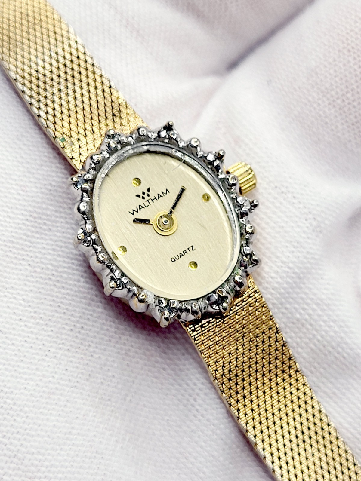 Waltham Ladies Watch Quartz 1990 Vintage Gold Tone Diamond Bezel Mesh Band RUNS