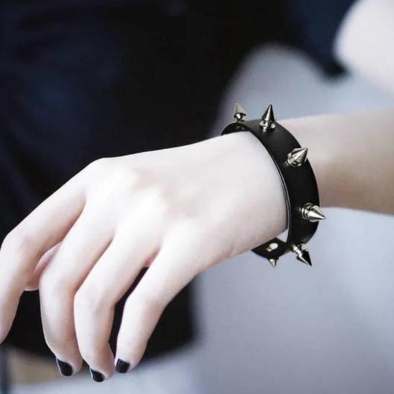 Minimalist Black Faux Leather Spike Bracelet Size 20 Cm