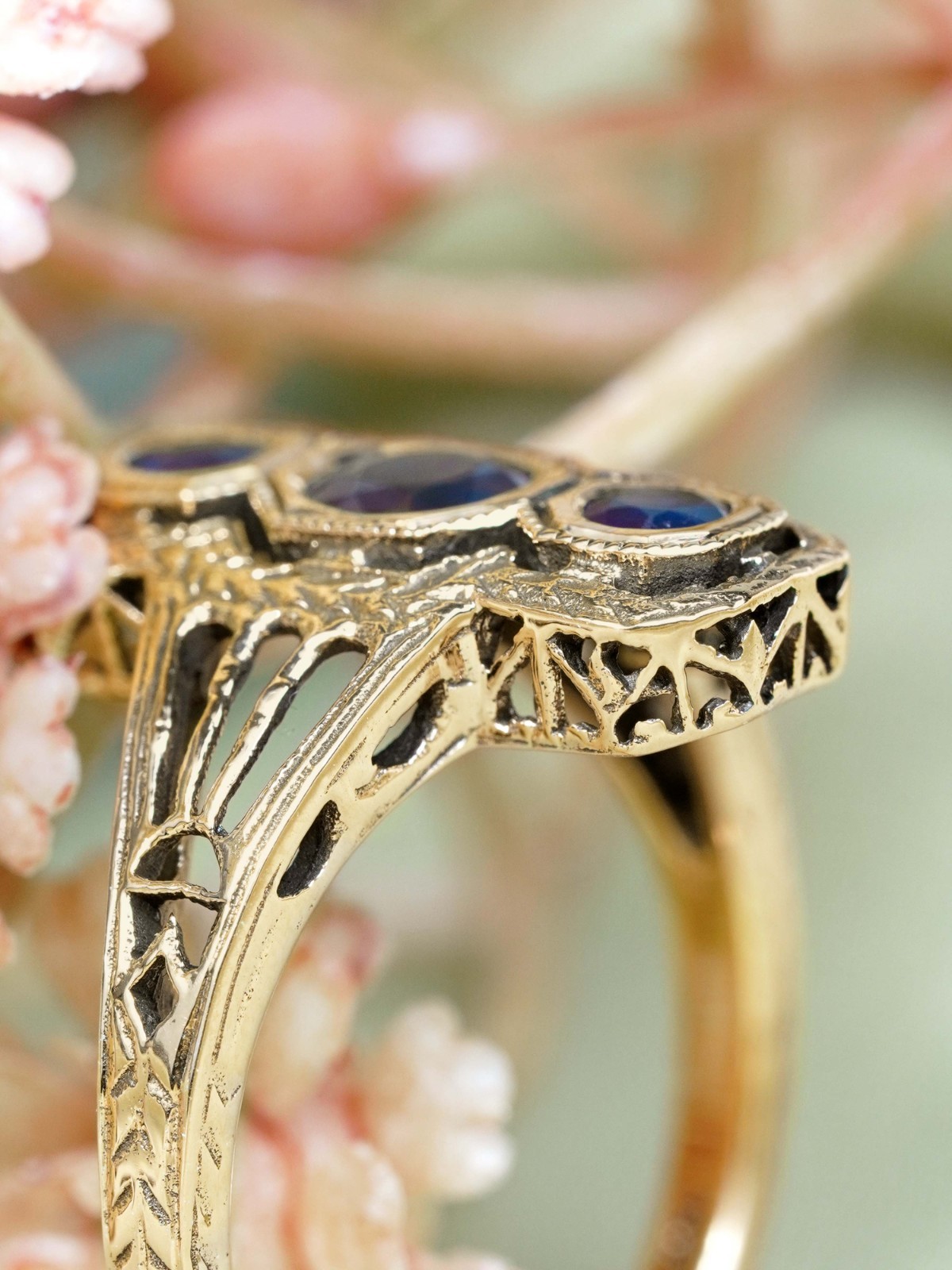 14K Yellow Gold Blue Sapphire Vintage Style Filigree Three Stone Ring