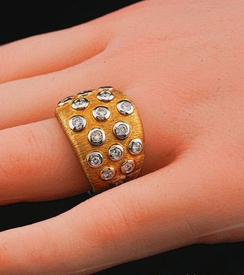 18K Gold 0.82ctw Diamond Ring 10.3 grams – Size 7.5