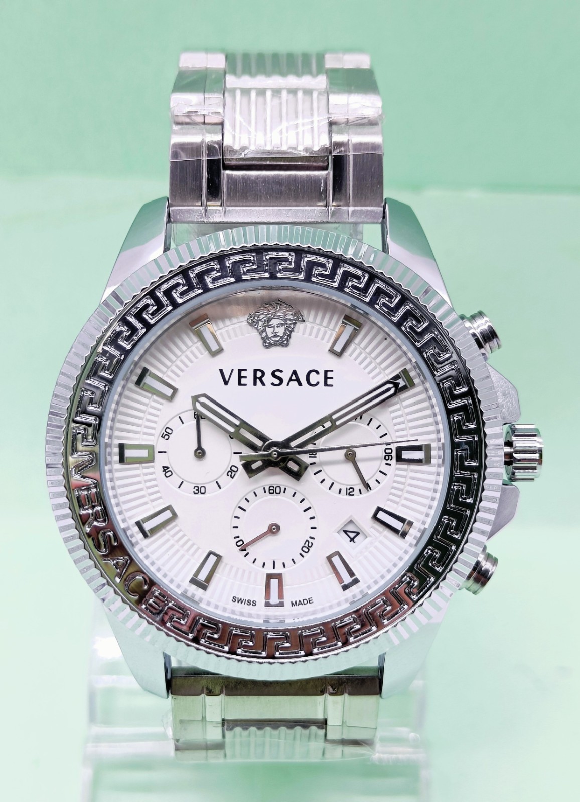 Awesome Versace Chronograph Date Indicator Analog Men’s Wrist Watch