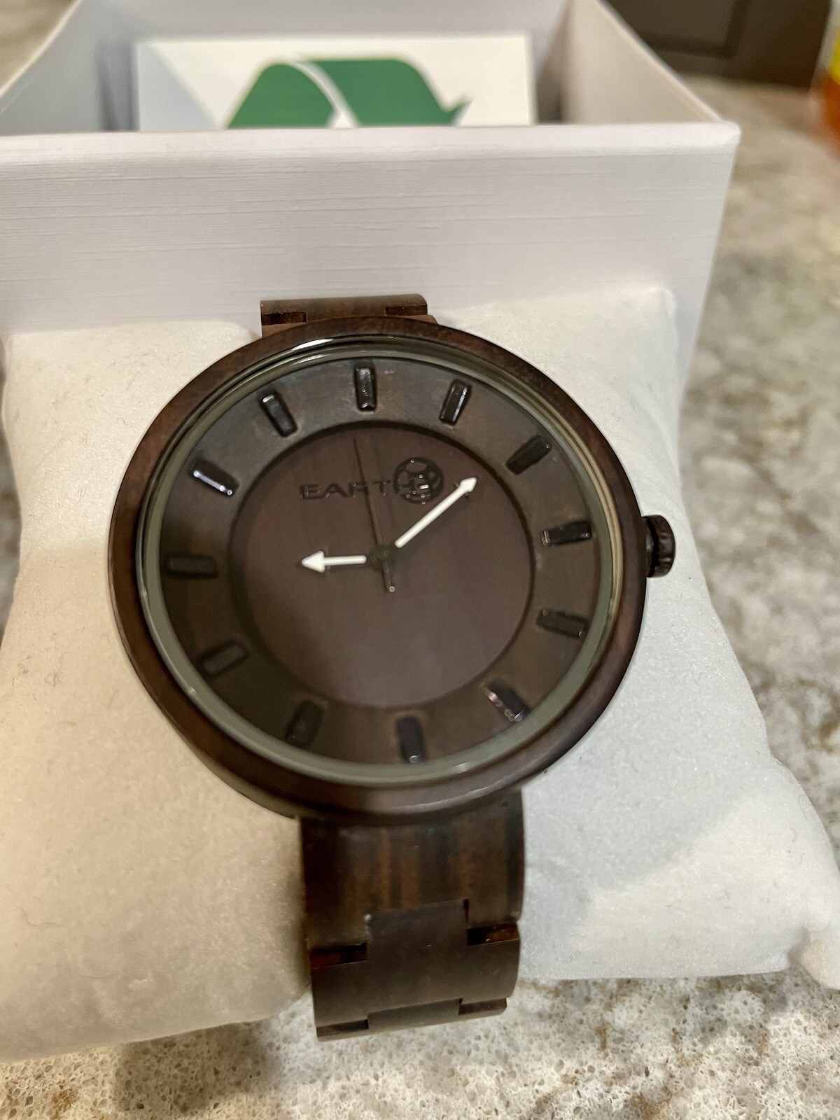 NEW Earth wood Men’s walnut Collection Eco Friendly Wood Round Watch